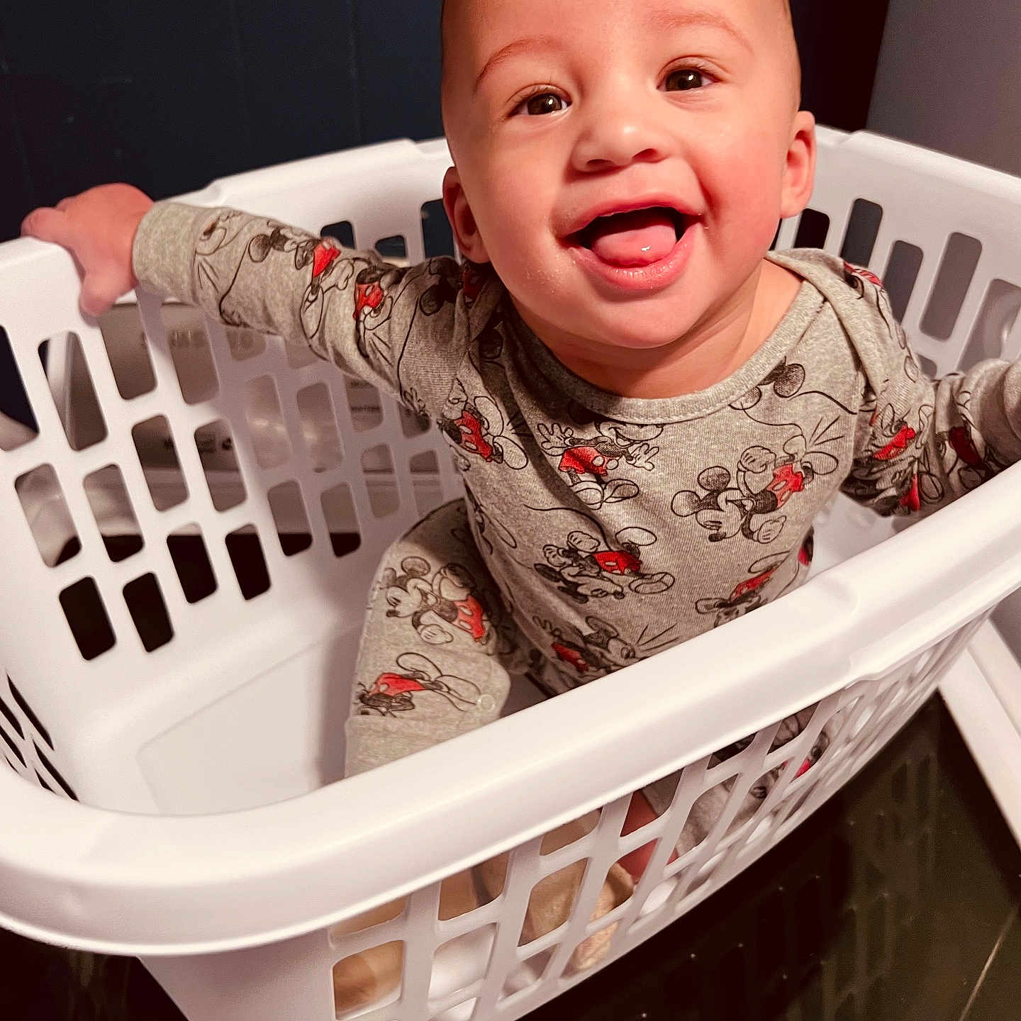Paul is registered to the contest to win money with this photo: baby, babylaughing, basket, bed, crib, face, furniture, happy, head, infantbed, laughing, laundry, person, photography, portrait, shoppingbasket, smile