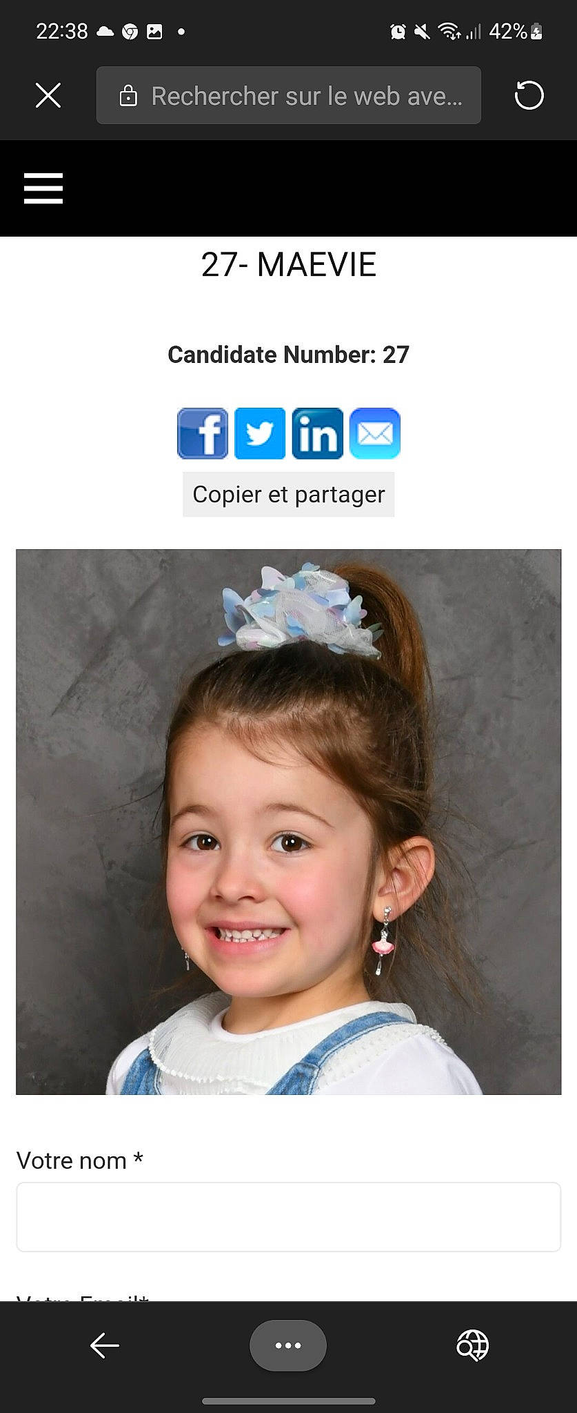 Maevie participe au concours pour gagner de l'argent avec cette photo : child, ear, electric_blue, eyebrow, eyelash, face, facial_expression, fashion_accessory, font, hair_accessory, hair_tie, happy, headband, headpiece, jewellery, joy, person, photo_caption, picture_frame, publication