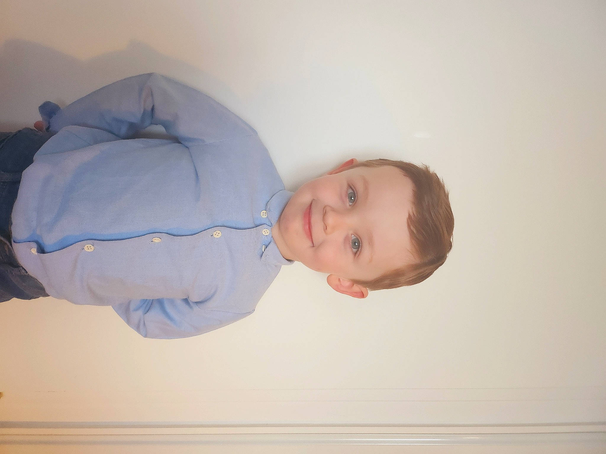 Hayden participe au concours pour gagner de l'argent avec cette photo : baby, baby_toddler_clothing, child, comfort, elbow, fun, gesture, happy, joy, linens, person, room, sitting, sleeve, toddler