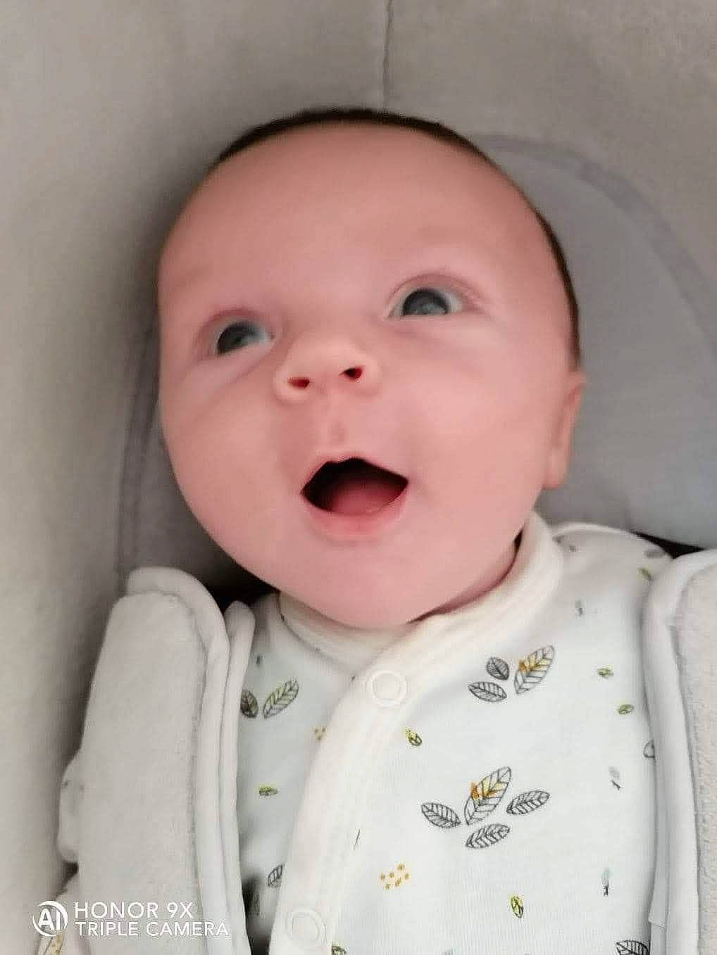 Hayden participe au concours pour gagner de l'argent avec cette photo : baby, baby_laughing, baby_making_funny_faces, cheek, child, chin, face, facial_expression, forehead, head, lip, mouth, nose, person, portrait_photography, skin, smile, toddler, tongue, yawn