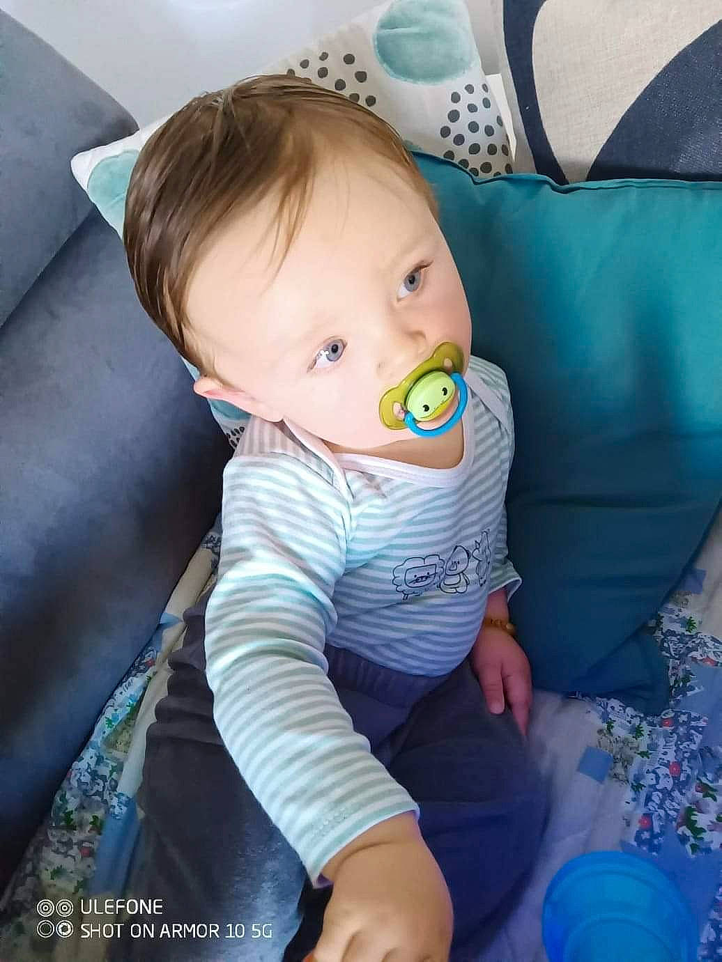 Hayden participe au concours pour gagner de l'argent avec cette photo : baby, baby_products, baby_toddler_clothing, cheek, child, comfort, cool, couch, electric_blue, eye, face, fun, head, iris, lap, person, product, sitting, skin, sleeve