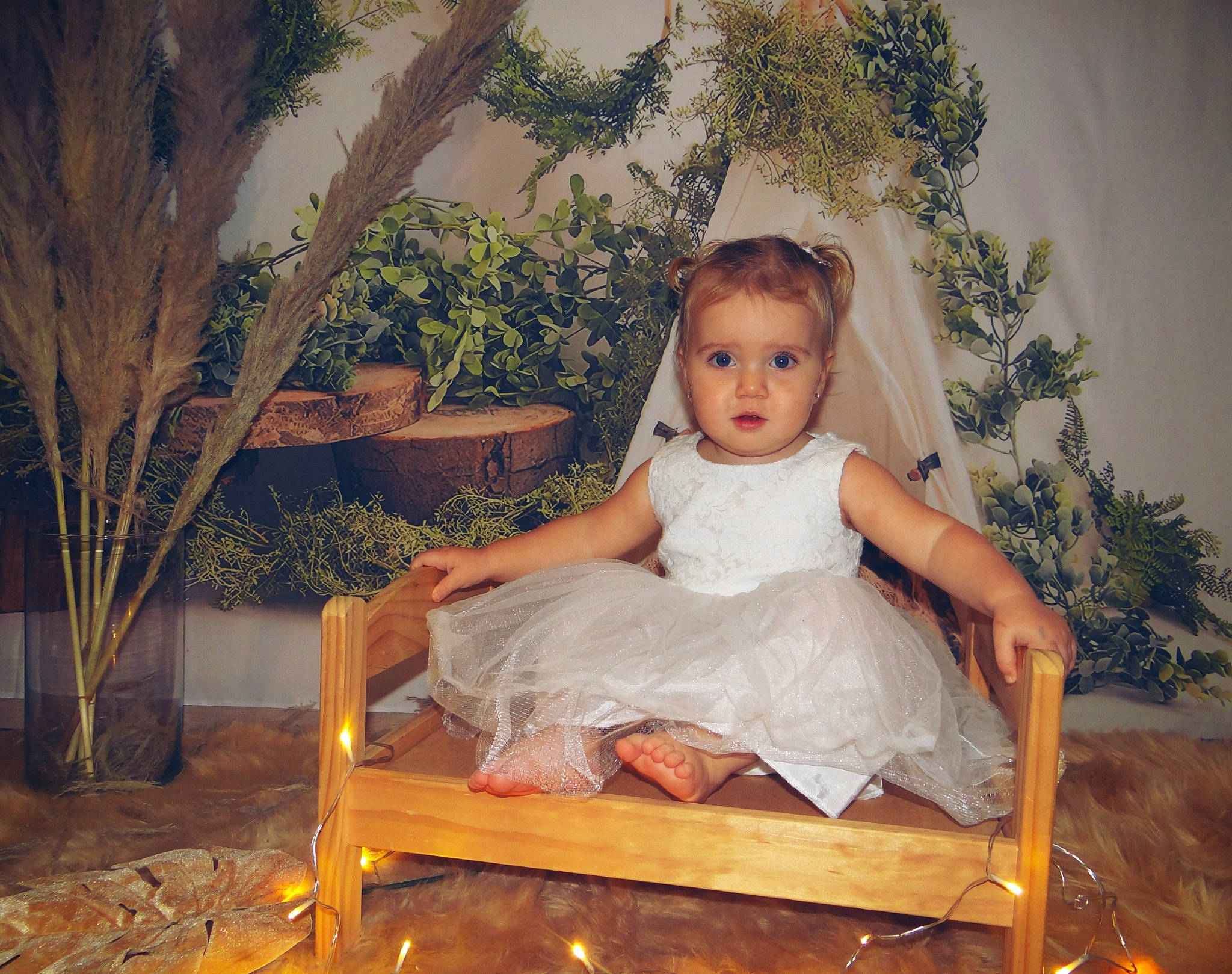 Lorena a rejoint le concours — aidez-le/la à gagner de superbes lots ! baby, baby_toddler_clothing, beauty, chair, comfort, day_dress, dress, event, flash_photography, hairstyle, happy, lighting, outdoor_furniture, person, plant, sitting, tints_and_shades, toddler, tree, vintage_clothing