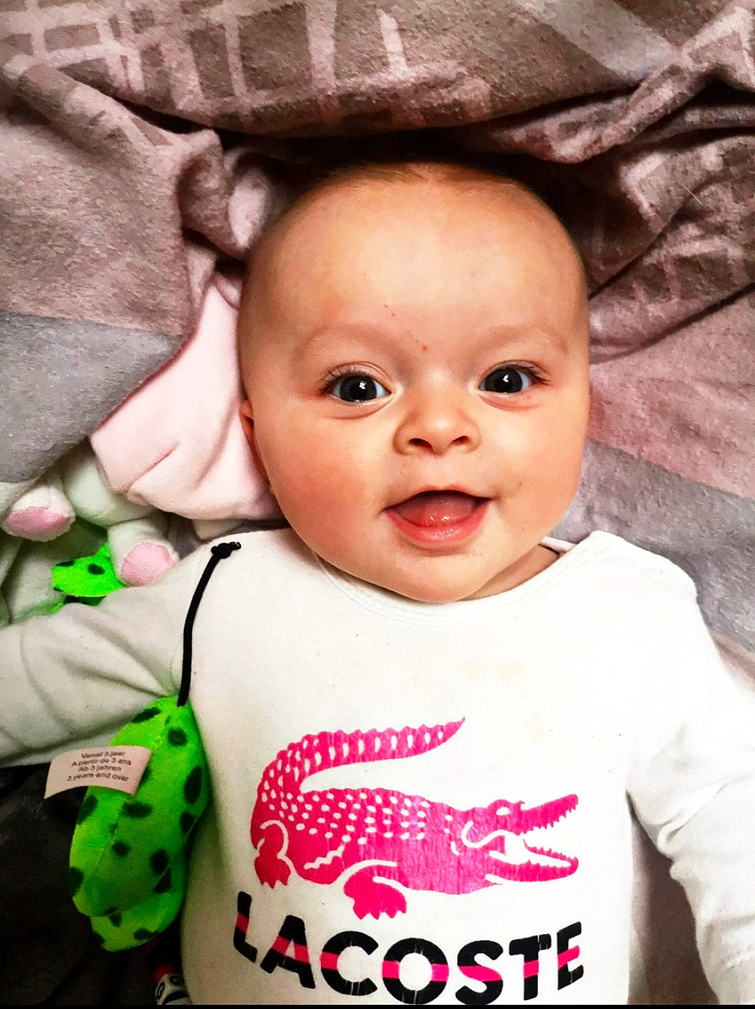 Giulya a rejoint le concours — aidez-le/la à gagner de superbes lots ! baby_toddler_clothing, cheek, eye, eyebrow, facial_expression, green, hairstyle, human, lip, mouth, nose, organ, outerwear, person, product, skin, sleeve, smile, textile, vertebrate