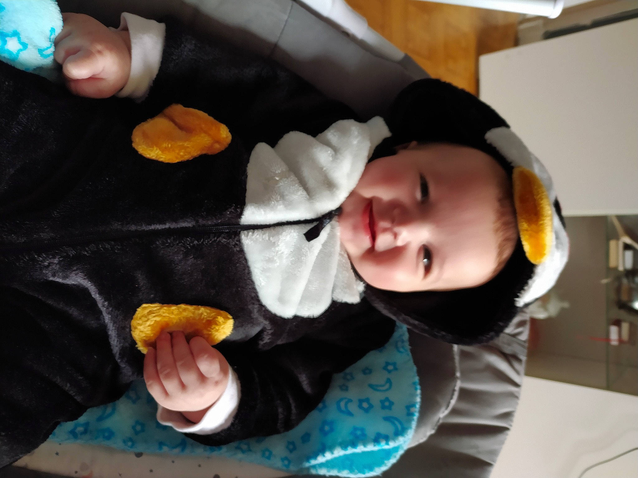 Yassine a rejoint le concours — aidez-le/la à gagner de superbes lots ! baby, baby_products, baby_toddler_clothing, chair, cheek, child, comfort, finger, fur, gesture, headwear, nail, nose, orange, outerwear, person, sitting, sleeve, thumb, toddler