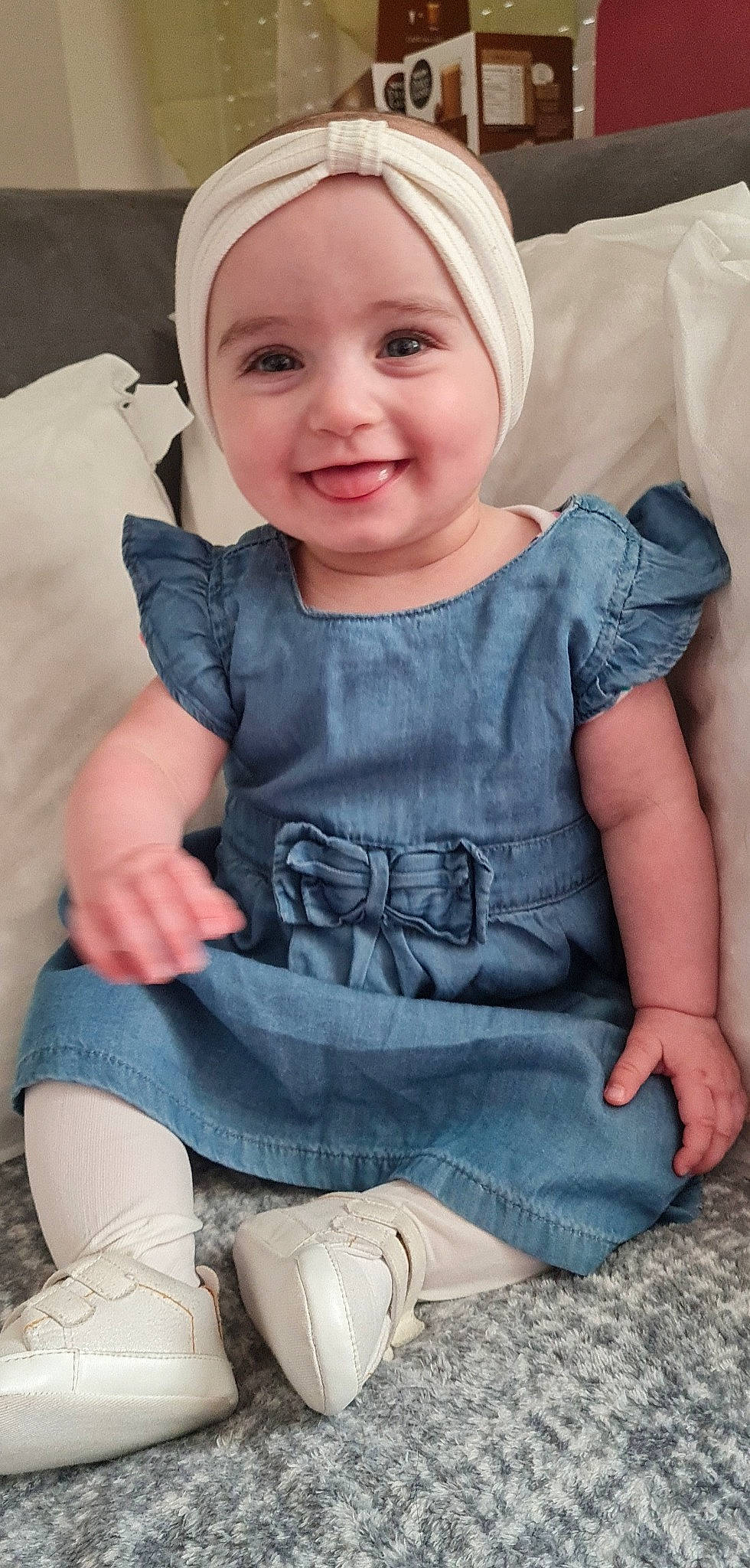 Yuna a rejoint le concours — aidez-le/la à gagner de superbes lots ! baby, baby_toddler_clothing, blue, cheek, cool, dress, eye, face, happy, headwear, human_body, joy, lip, neck, person, pink, skin, sleeve, smile, t_shirt