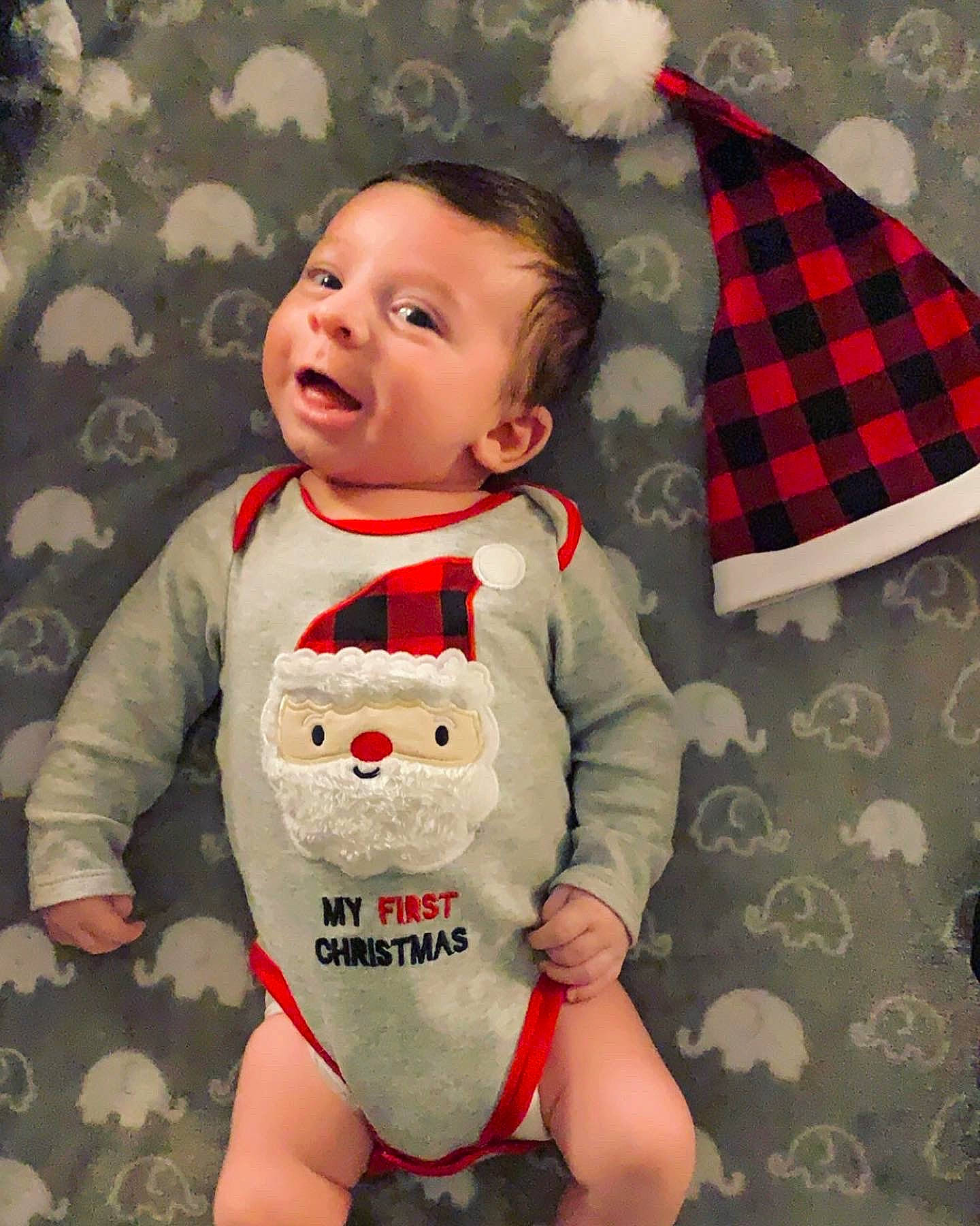 Lucas participe au concours pour gagner de l'argent avec cette photo : baby, baby_products, baby_toddler_clothing, baby_toys, carmine, child, christmas, design, overall, pattern, person, plaid, pleased, plush, sock, stuffed_toy, tartan, toddler, toy, wallpaper
