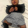 Rihanna Jemila a rejoint le concours — aidez-le/la à gagner de superbes lots ! adorable, baby, black_and_white, blanket, boots, child, clothing, cute, expression, fashion, feet, hands, headband, houndstooth, indoor, infant, lying_down, person, portrait, smile