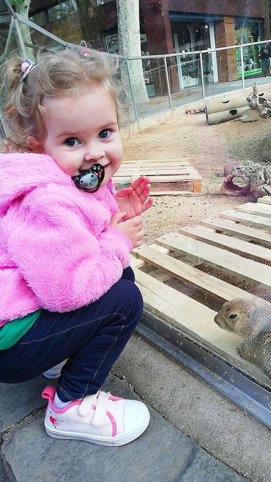 Angela participe au concours pour gagner de l'argent avec cette photo : baby, baby_toddler_clothing, beauty, child, eye, footwear, grass, happy, iris, leisure, lip, magenta, nose, person, photograph, pink, plant, snapshot, toddler, walking_shoe