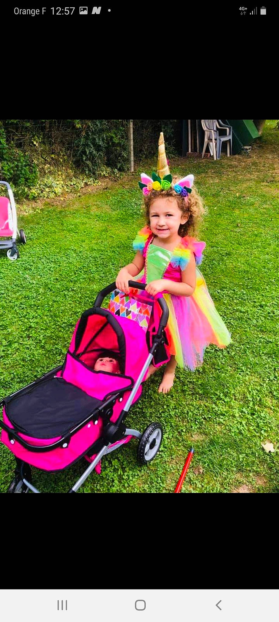 Cloé a rejoint le concours — aidez-le/la à gagner de superbes lots ! baby_carriage, event, fun, grass, green, happy, joy, lawn, leisure, magenta, people_in_nature, person, pink, plant, purple, recreation, riding_toy, smile, tire, toddler