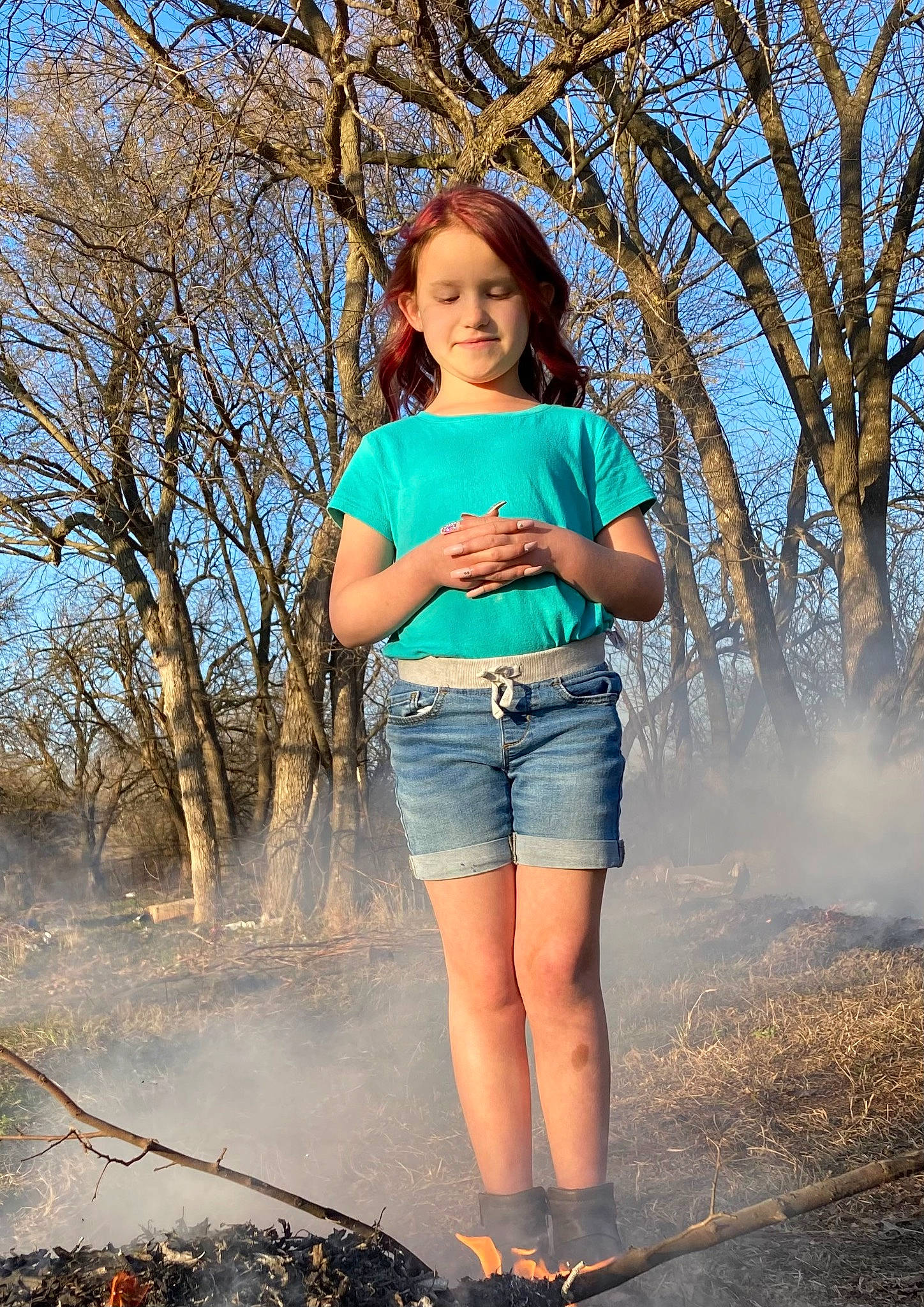 Skylynn is registered to the contest to win money with this photo: denim, flash_photography, grass, hair, hairstyle, happy, jeans, joy, leg, leisure, nature, people_in_nature, person, shorts, shoulder, sky, sunlight, t_shirt, thigh, tree