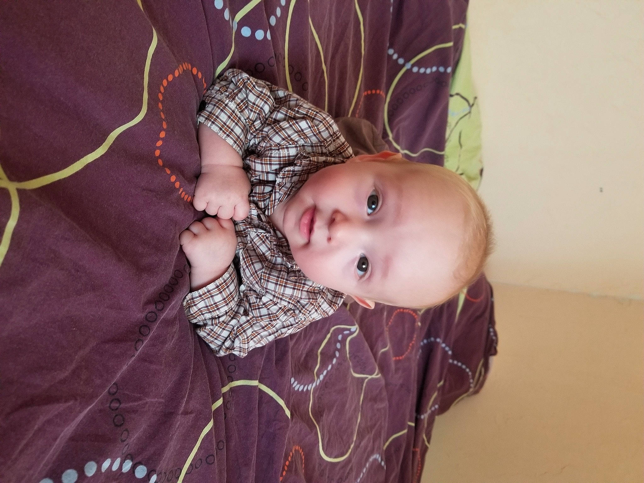 Gabriel participe au concours pour gagner de l'argent avec cette photo : baby, baby_products, baby_toddler_clothing, bed, child, comfort, eye, eyelash, fashion_accessory, hair_accessory, head, linens, magenta, pattern, person, purple, room, smile, toddler, twig