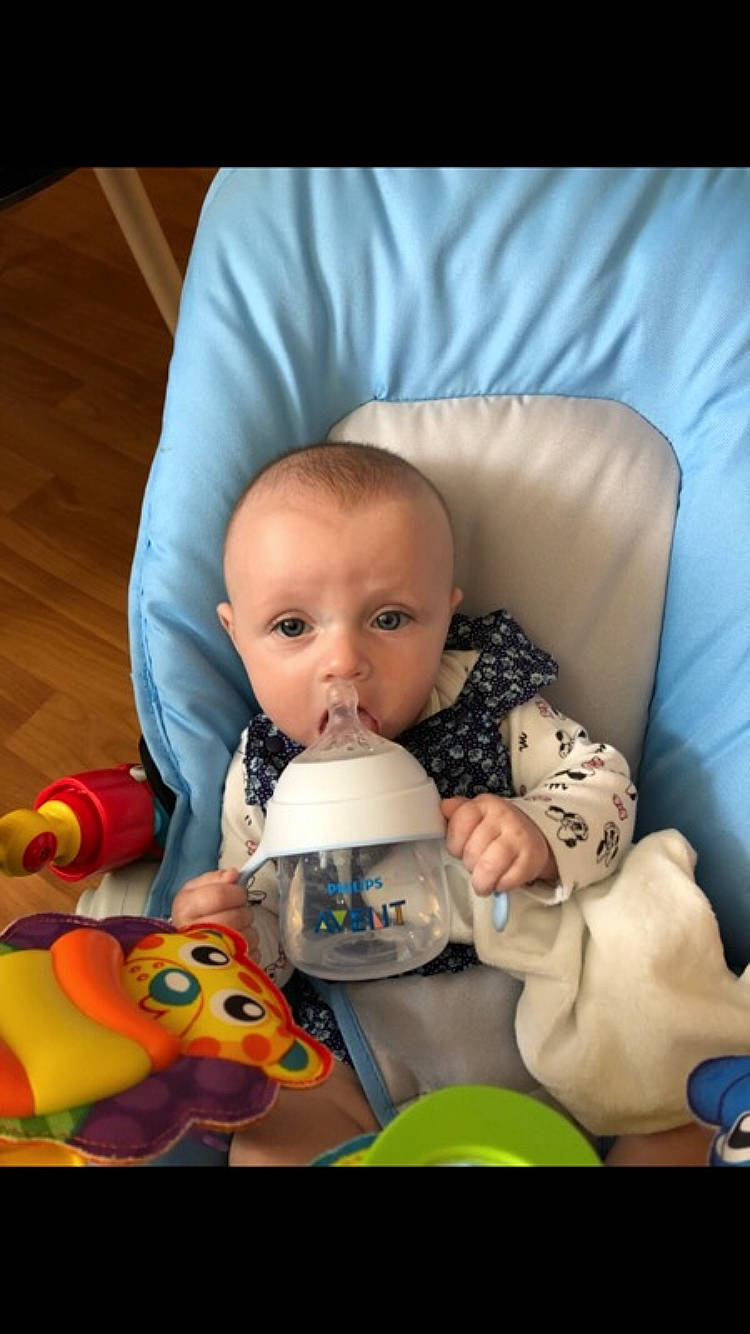 Emma participe au concours pour gagner de l'argent avec cette photo : baby, baby_playing_with_toys, baby_products, baby_toys, bedtime, cheek, child, finger, head, person, play, product, sitting, toddler, toy