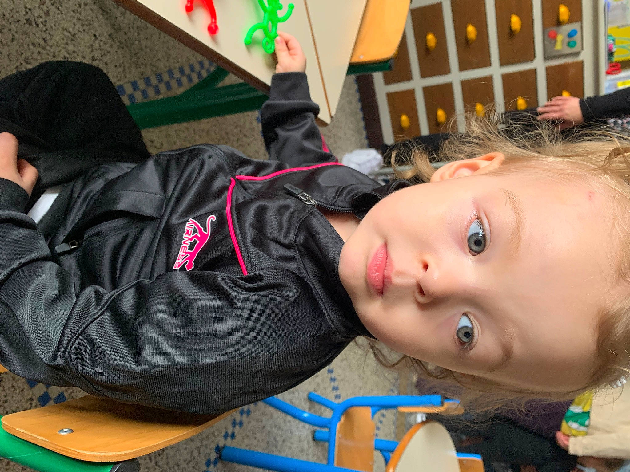 Nohlana participe au concours pour gagner de l'argent avec cette photo : backpack, cheek, child, eyelash, fun, happy, leisure, person, play, recreation, toddler, tree