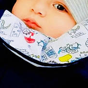 Arken participe au concours pour gagner de l'argent avec cette photo : baby, child, face, hat, clothing, closeup, warm, patterned_collar, portrait, infant, cute, eyes, soft_lighting, headwear, winter, apparel, person, young, skin, expression