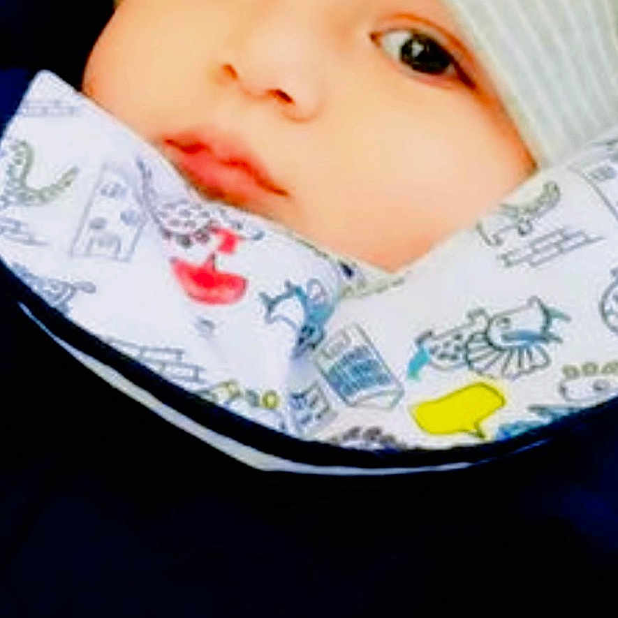 Arken participe au concours pour gagner de l'argent avec cette photo : apparel, baby, child, closeup, clothing, cute, expression, eyes, face, hat, headwear, infant, patterned_collar, person, portrait, skin, soft_lighting, warm, winter, young