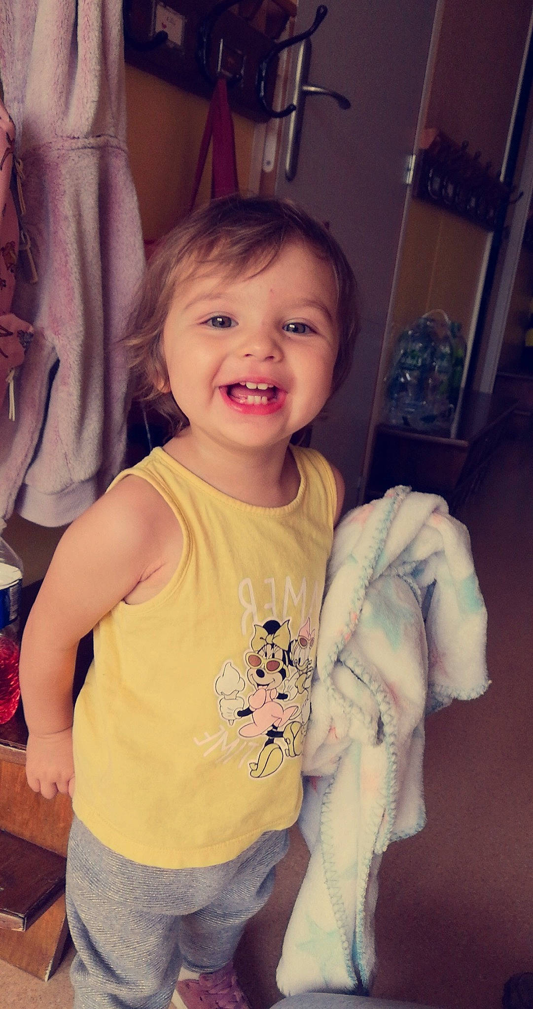 Elyana participe au concours pour gagner de l'argent avec cette photo : baby_toddler_clothing, cheek, chin, eye, face, fashion, hair, hairstyle, hand, happy, human_body, joy, mouth, neck, nose, person, shoulder, skin, sleeve, smile