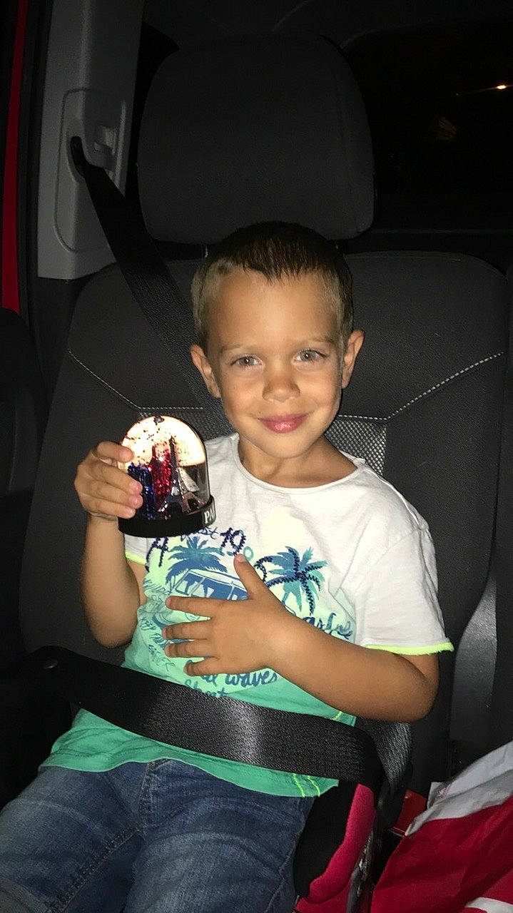 Maxime participe au concours pour gagner de l'argent avec cette photo : child, fun, joy, party, person, toddler, vacation