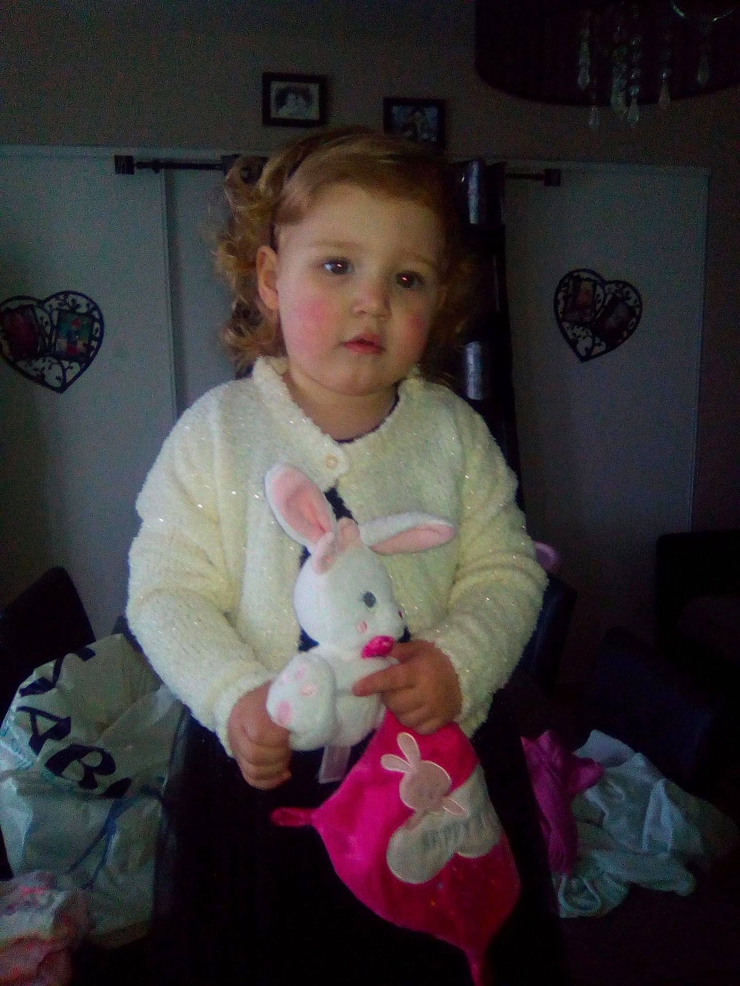 Léa Gardette a rejoint le concours — aidez-le/la à gagner de superbes lots ! cat, child, human_positions, infant, nose, skin, toddler