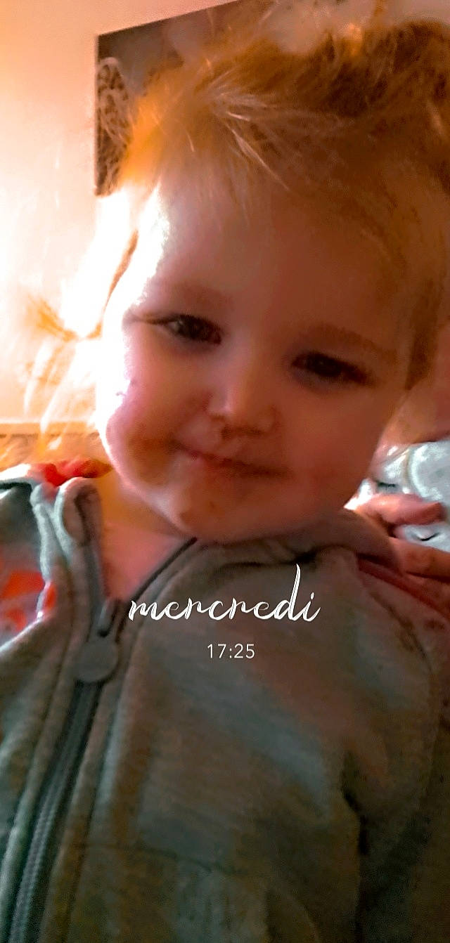 Clara a rejoint le concours — aidez-le/la à gagner de superbes lots ! cheek, chin, ear, eye, eyebrow, eyelash, forehead, gesture, hair, happy, head, iris, jaw, joy, lip, mouth, neck, nose, person, skin