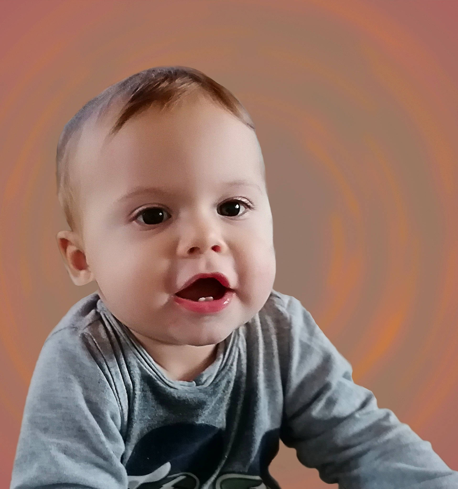 éden a rejoint le concours — aidez-le/la à gagner de superbes lots ! baby, baby_laughing, cheek, child, child_model, chin, face, facial_expression, head, laugh, lip, mouth, nose, person, photography, portrait, portrait_photography, sitting, skin, smile