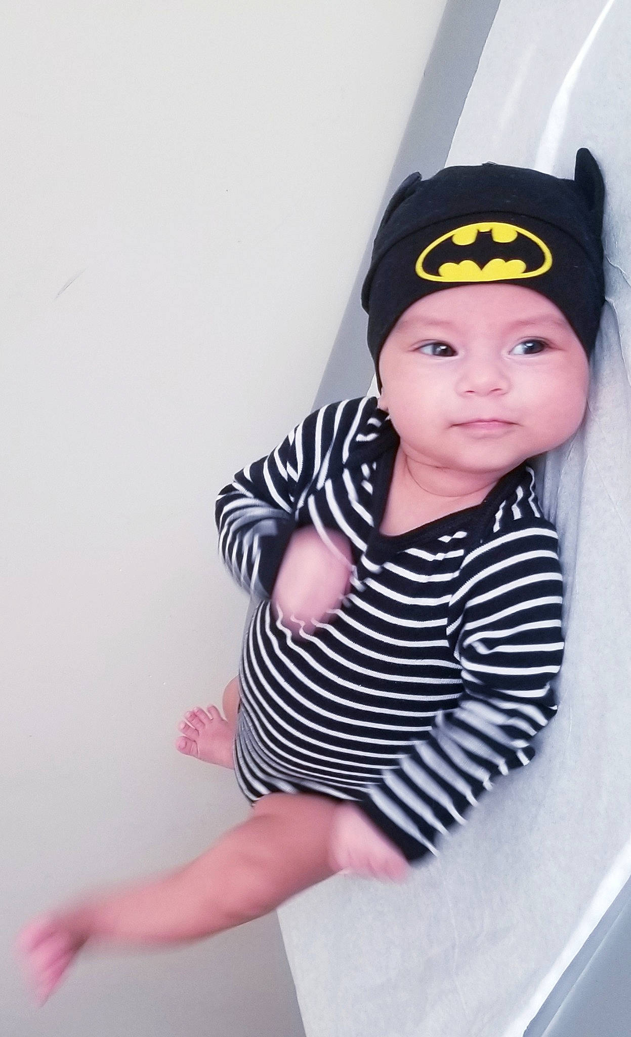Leonardo Di Sebastian is registered to the contest to win money with this photo: baby, cap, child, costume, costume_accessory, fictional_character, headgear, headwear, leg, person, pink, skin, toddler, white, yellow