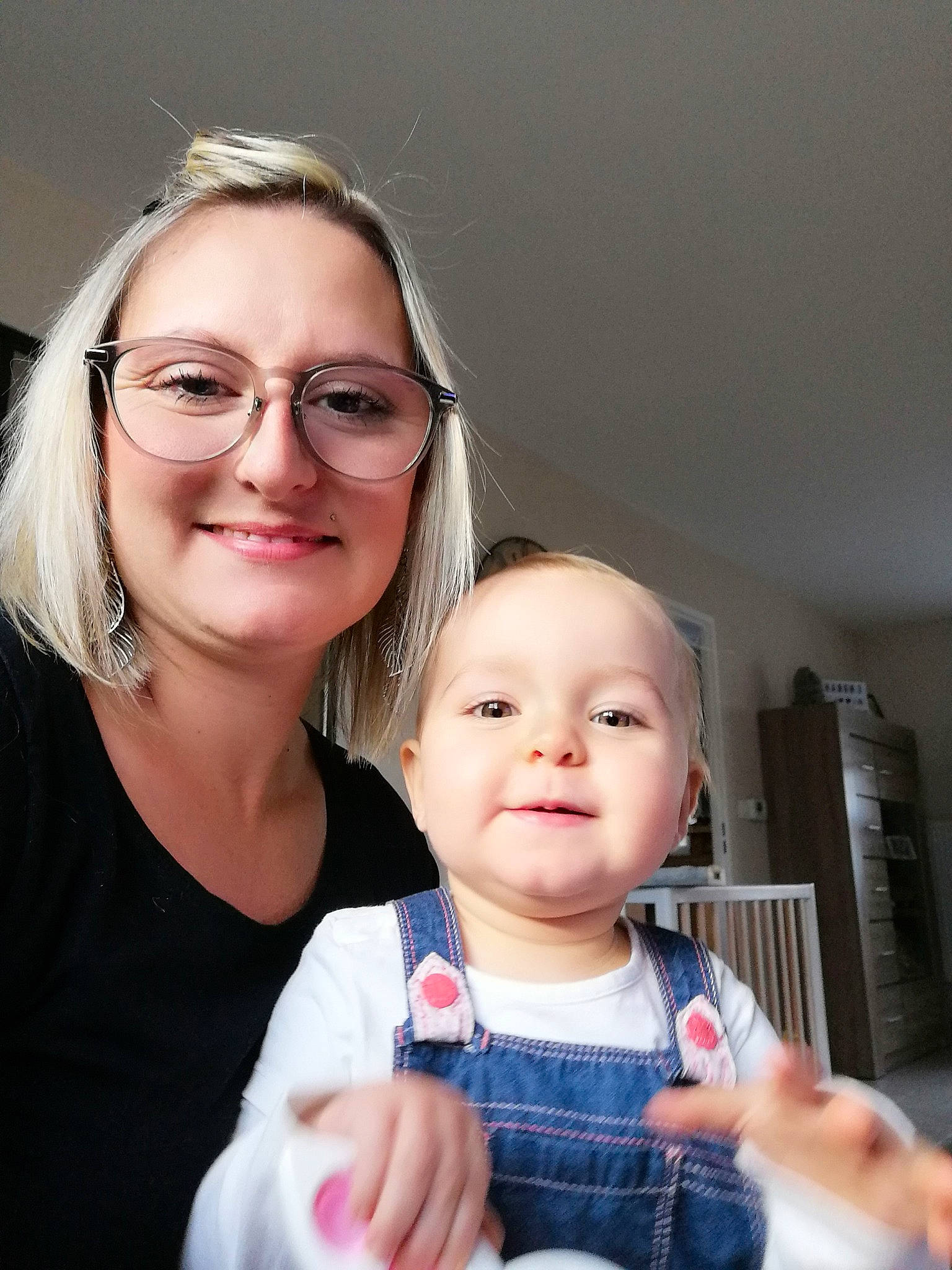 Malvina a rejoint le concours — aidez-le/la à gagner de superbes lots ! baby_toddler_clothing, cheek, chin, eye, eyebrow, face, facial_expression, flash_photography, gesture, happy, iris, joy, lip, mouth, neck, nose, person, shoulder, skin, sleeve