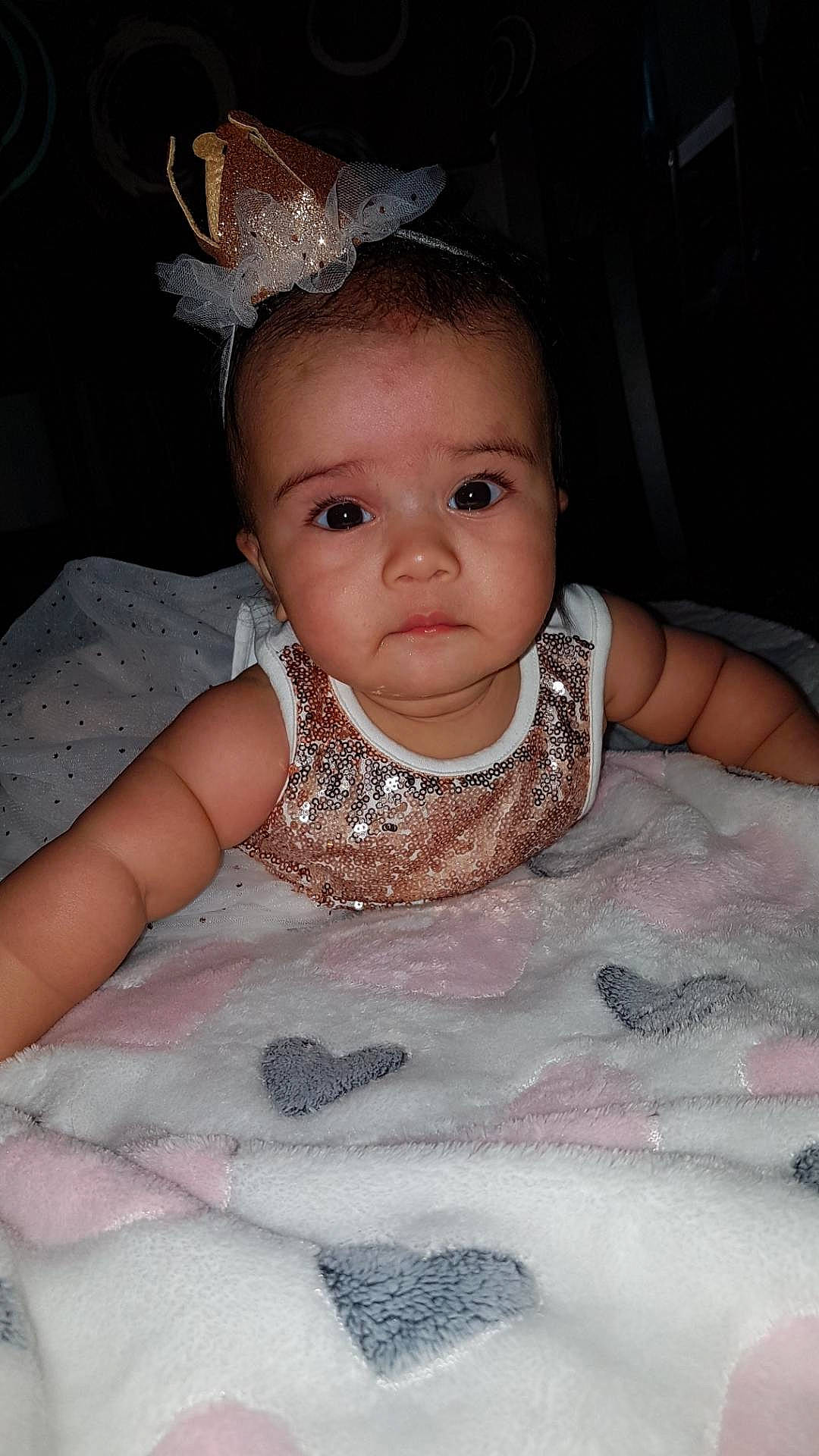 Layna participe au concours pour gagner de l'argent avec cette photo : baby, cheek, child, eye, face, fun, hair_accessory, head, headpiece, iris, person, pink, skin, smile, toddler