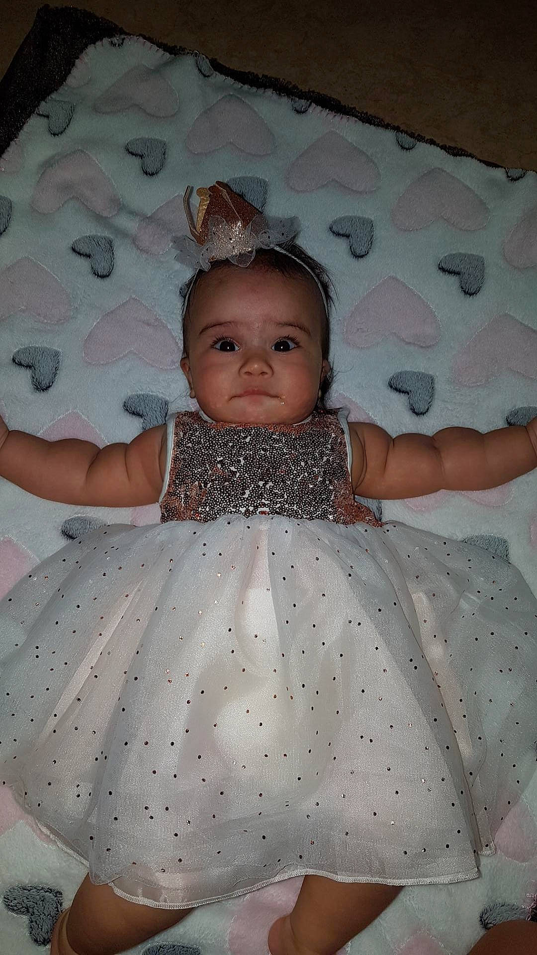 Layna participe au concours pour gagner de l'argent avec cette photo : baby, baby_products, baby_toddler_clothing, child, dress, iris, person, pink, product, skin, toddler