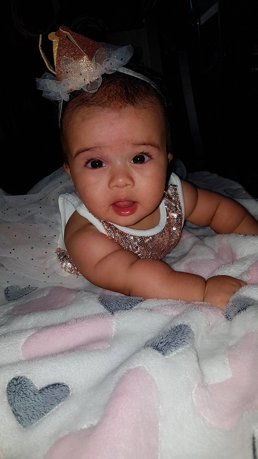 Layna participe au concours pour gagner de l'argent avec cette photo : baby, baby_toddler_clothing, cheek, child, face, hair_accessory, headgear, headpiece, person, pink, product, skin, smile, toddler