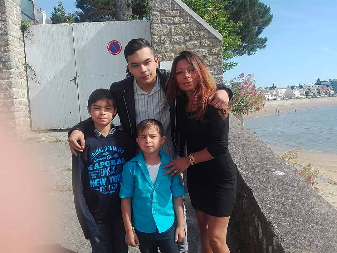 Siam participe au concours pour gagner de l'argent avec cette photo : beach, event, family, friendship, fun, happy, leisure, person, smile, summer, tourism, travel, vacation