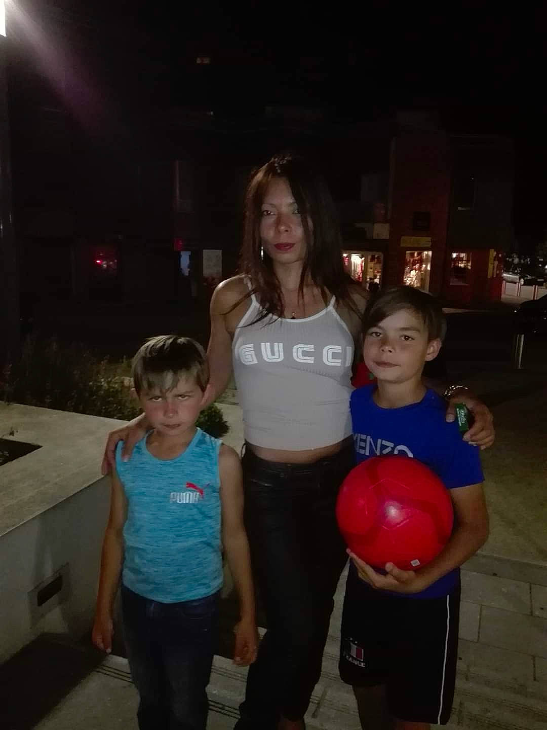 Siam a rejoint le concours — aidez-le/la à gagner de superbes lots ! ball, ball_game, bowler, bowling, bowling_ball, bowling_equipment, child, duckpin_bowling, fun, night, person, smile, sports_equipment, standing, t_shirt, ten_pin_bowling, world