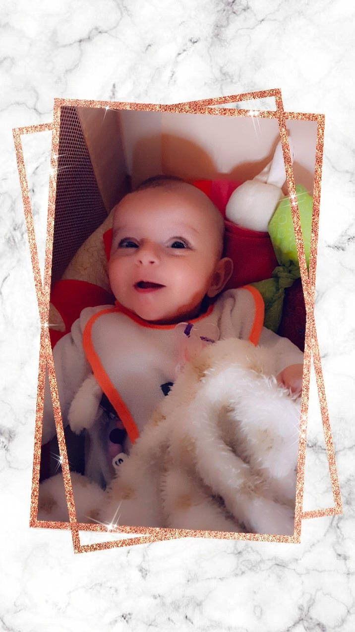 Swanna a rejoint le concours — aidez-le/la à gagner de superbes lots ! art, baby, child, person, picture_frame, toddler