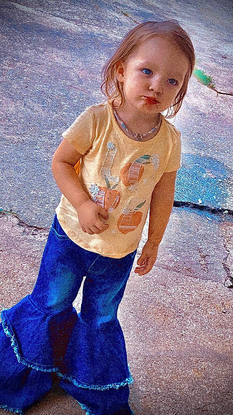 Kenna is registered to the contest to win money with this photo: abdomen, chest, child, electric_blue, eye, face, flash_photography, fun, happy, head, human_body, human_leg, leisure, people_in_nature, person, sleeve, t_shirt, thigh, toddler, trunk