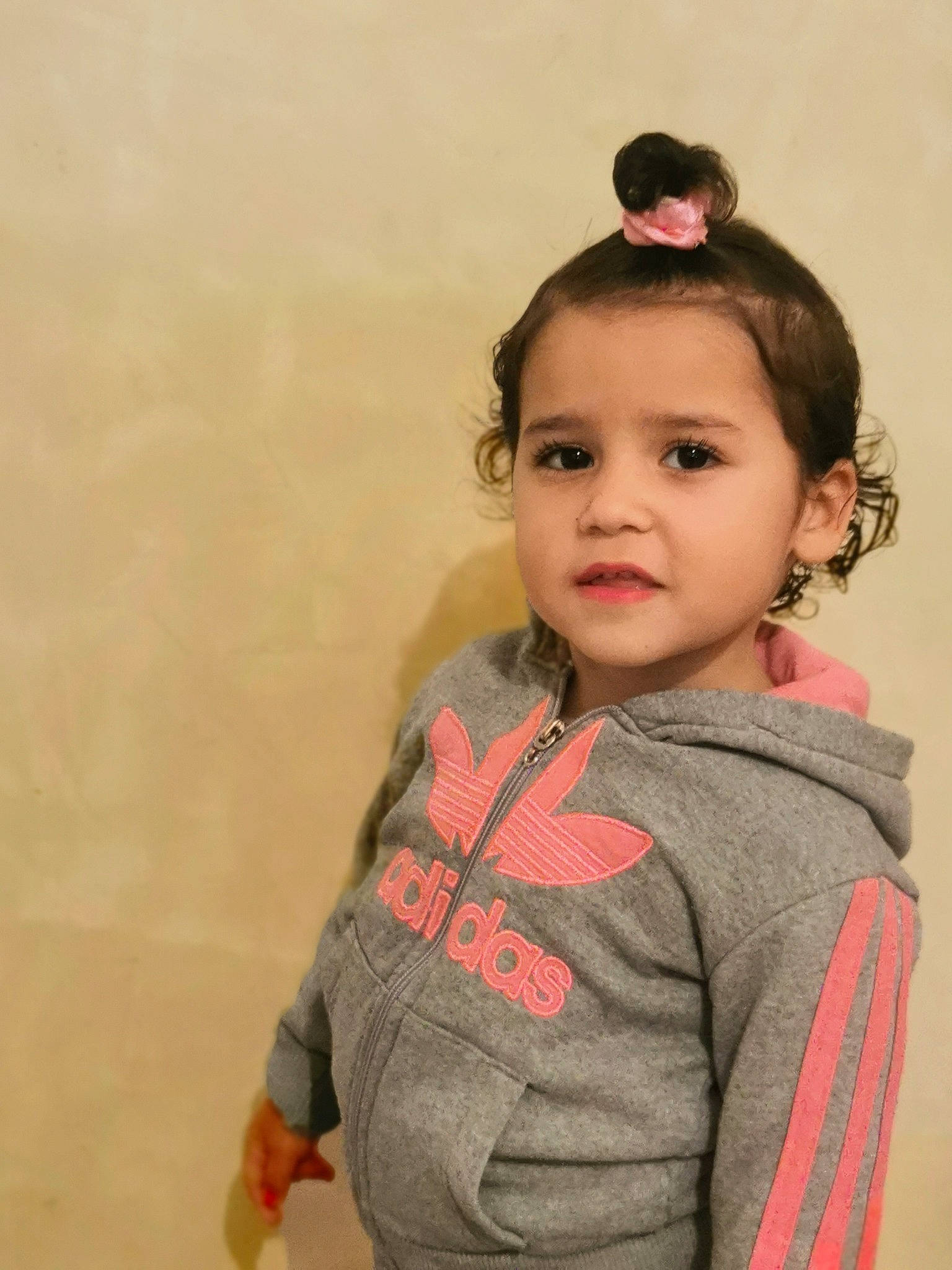 Laina participe au concours pour gagner de l'argent avec cette photo : cheek, child, face, hair, hairstyle, head, lip, neck, outerwear, person, pink, shoulder, skin, sleeve, smile, standing, toddler