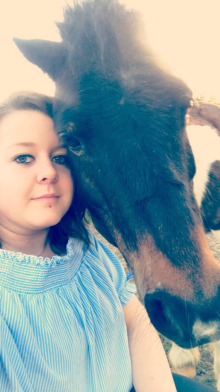 Winnie participe au concours pour gagner de l'argent avec cette photo : beauty, black_hair, blue, cheek, child, emotion, eye, face, fun, fur, girl, hair, hairstyle, head, human, human_hair_color, nose, person, skin, smile