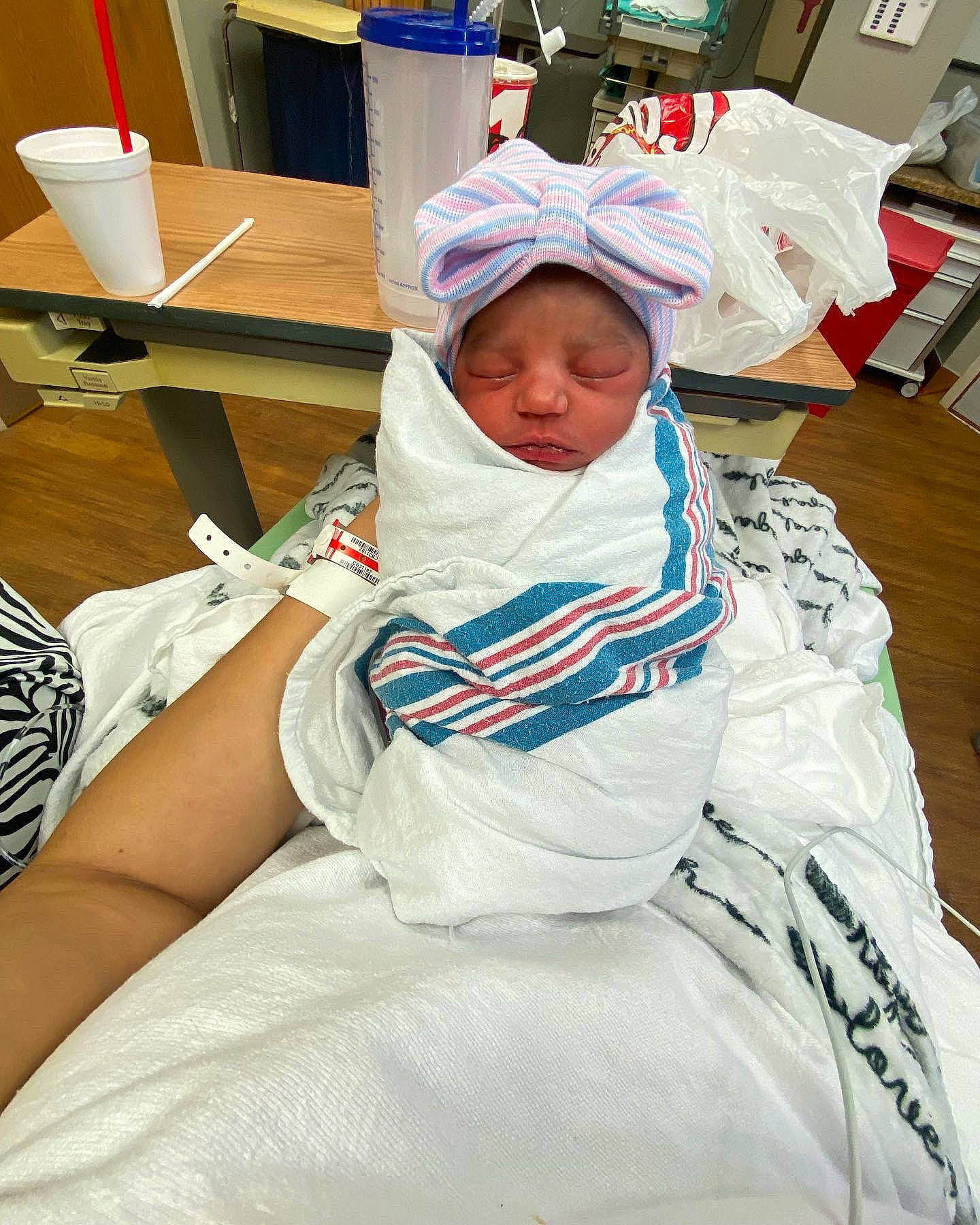 Haizlee is registered to the contest to win money with this photo: baby, chair, child, comfort, desk, elbow, event, fashion_design, headwear, hospital, hospital_bed, human_leg, linens, medical, office_supplies, person, room, service, sitting, sleeve