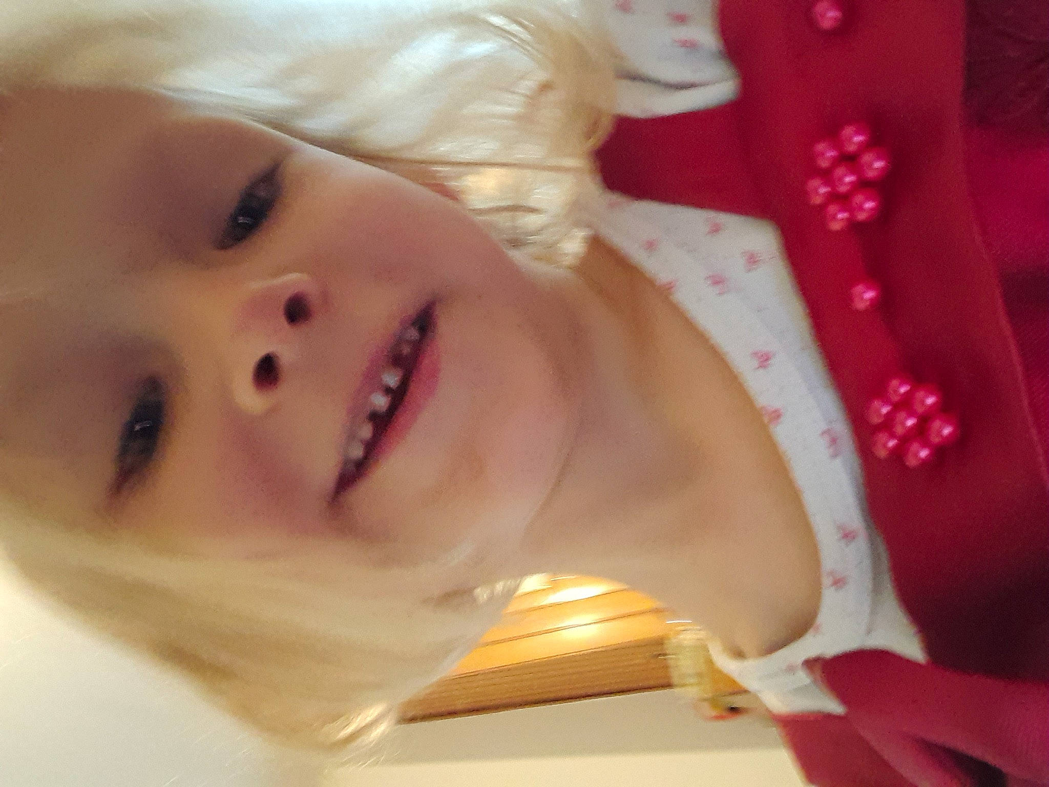 Emmy a rejoint le concours — aidez-le/la à gagner de superbes lots ! baby, cheek, dress, ear, event, eyelash, fashion_accessory, finger, gesture, happy, human_body, jaw, joy, lip, mouth, nail, neck, nose, person, smile