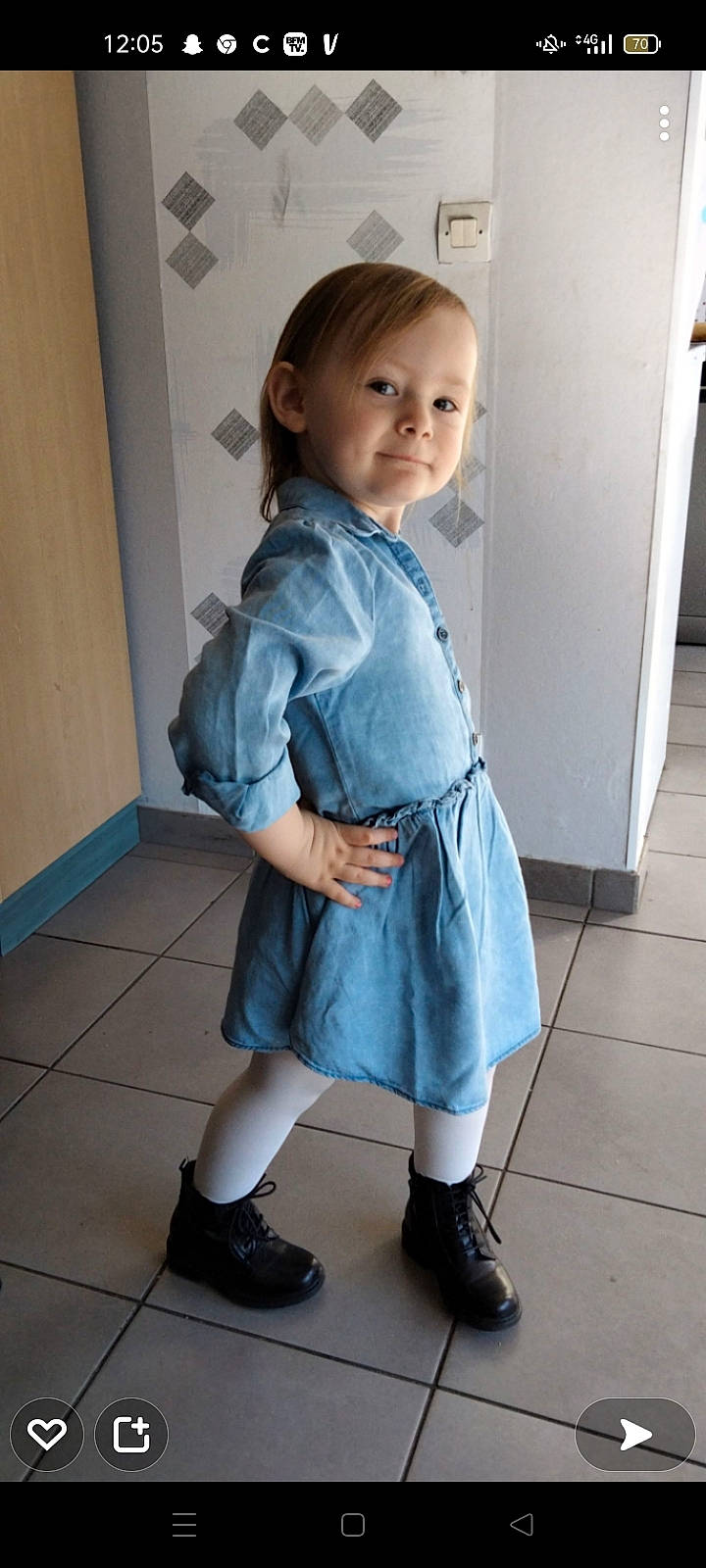 Maelane a rejoint le concours — aidez-le/la à gagner de superbes lots ! baby_toddler_clothing, day_dress, denim, dress, dress_shirt, electric_blue, face, fashion_design, head, joint, knee, leg, one_piece_garment, pattern, person, shoe, shoulder, sleeve, street_fashion, toddler
