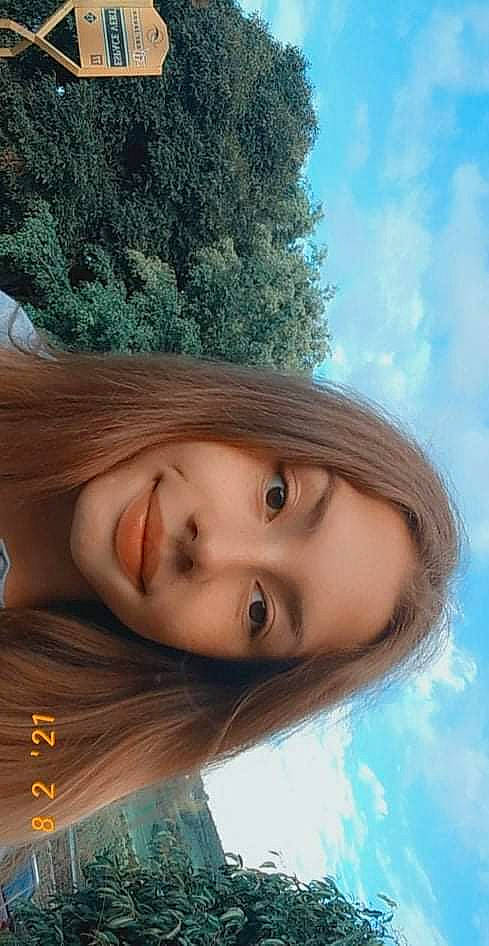 Amélie a rejoint le concours — aidez-le/la à gagner de superbes lots ! black_hair, chin, cloud, cool, eyebrow, eyelash, face, flash_photography, grass, hair, happy, iris, joy, lip, nose, people_in_nature, person, plant, skin, sky