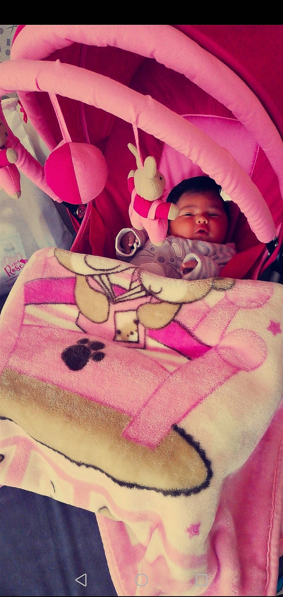 Layanna participe au concours pour gagner de l'argent avec cette photo : baby, baby_products, baked_goods, birth, birthday, birthday_cake, cake, child, magenta, person, pink, smile, toddler