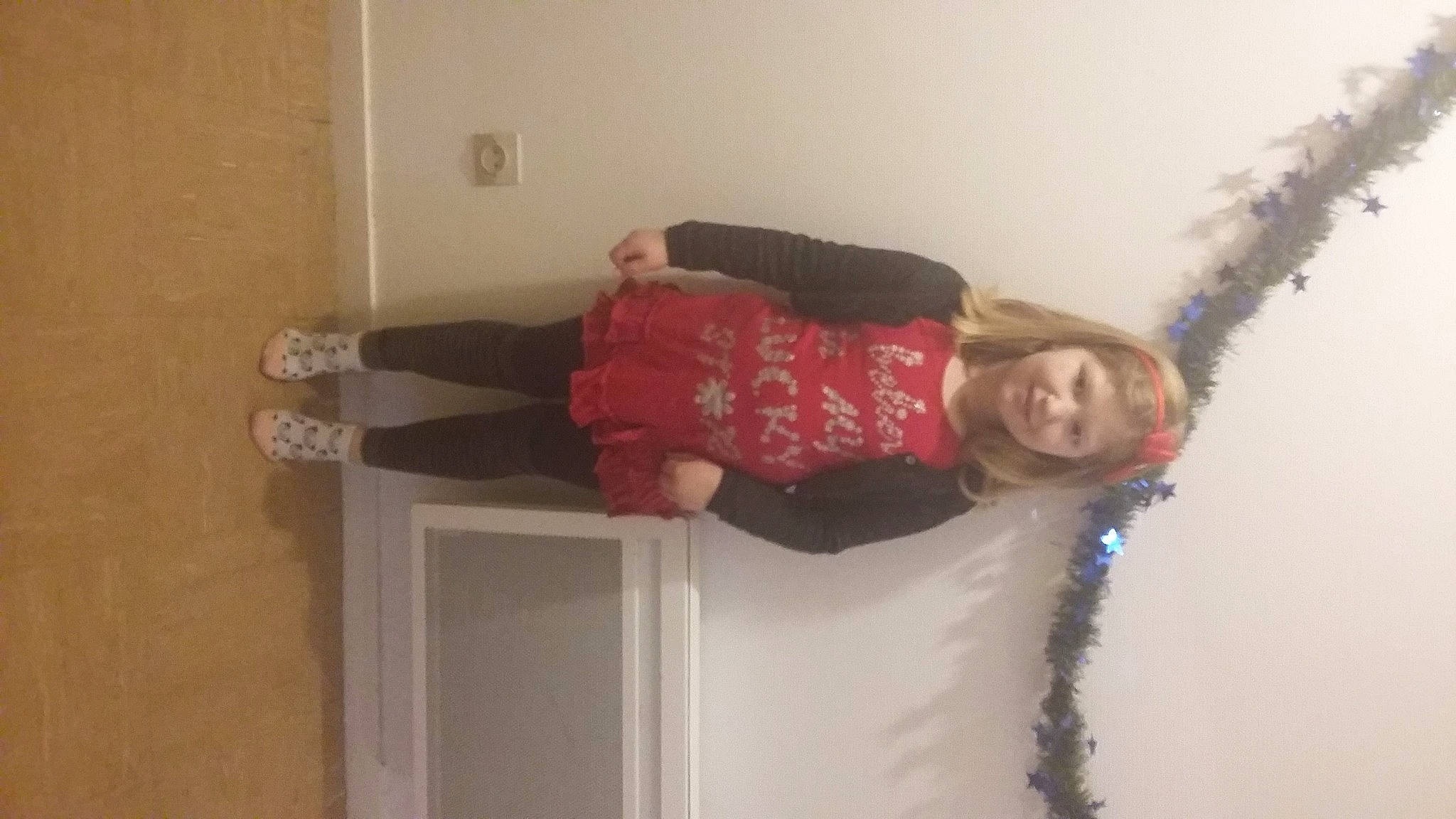 Shaina participe au concours pour gagner de l'argent avec cette photo : baby_toddler_clothing, boot, elbow, fun, joint, knee, long_hair, person, photograph, photography, plaster, shoulder, snapshot, sock, standing, walking_shoe