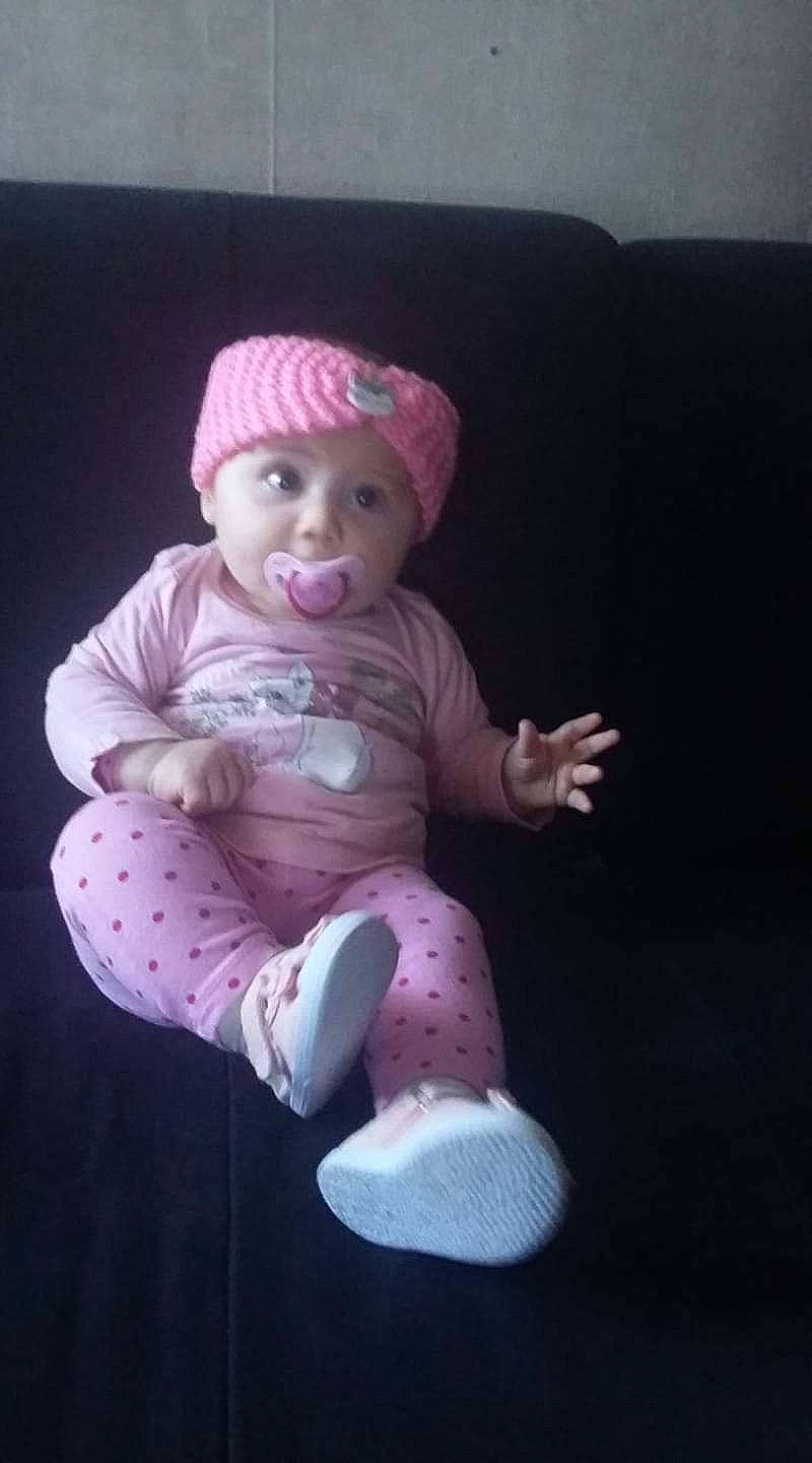 Athena participe au concours pour gagner de l'argent avec cette photo : baby, bonnet, child, headwear, person, pink, smile, toddler