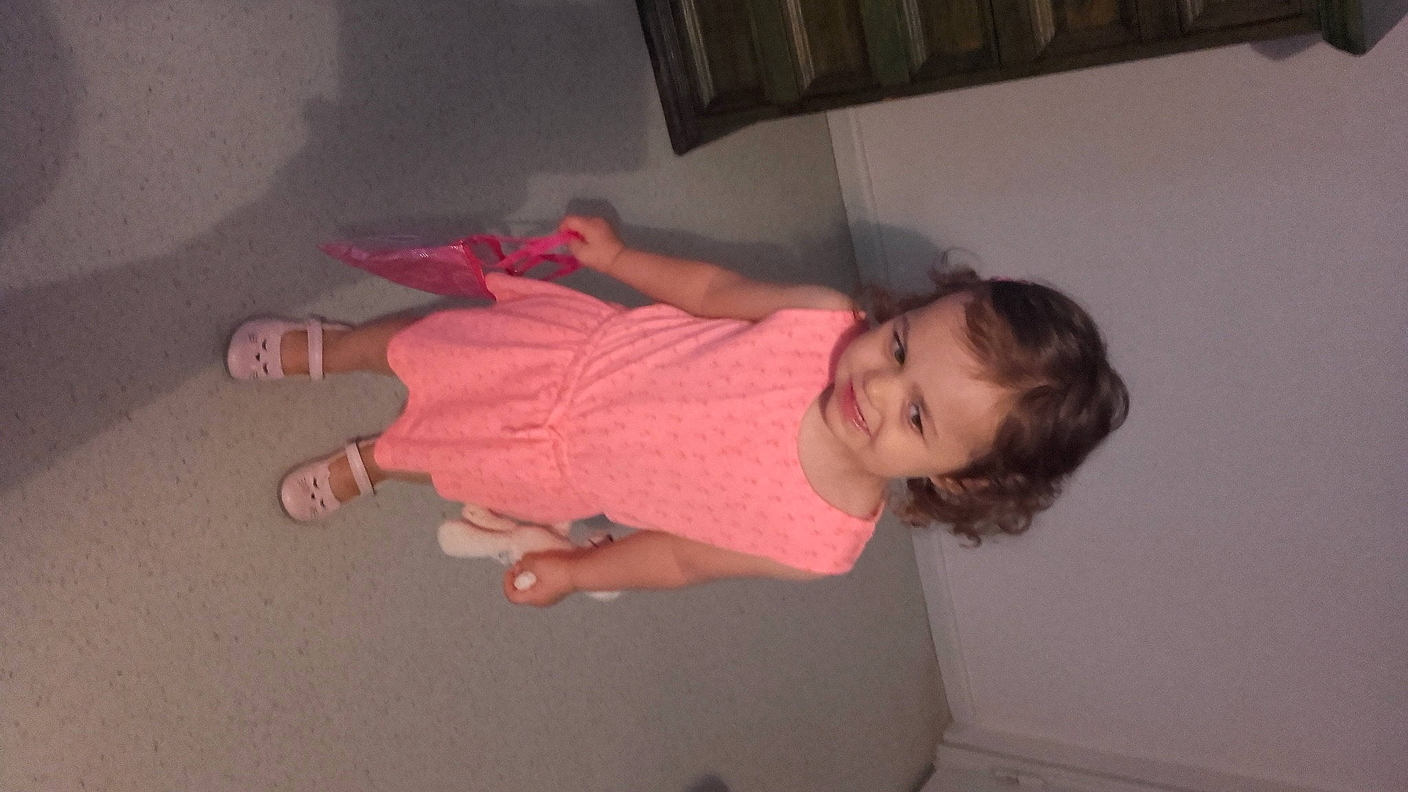 Maëlle participe au concours pour gagner de l'argent avec cette photo : arm, fun, joint, joy, person