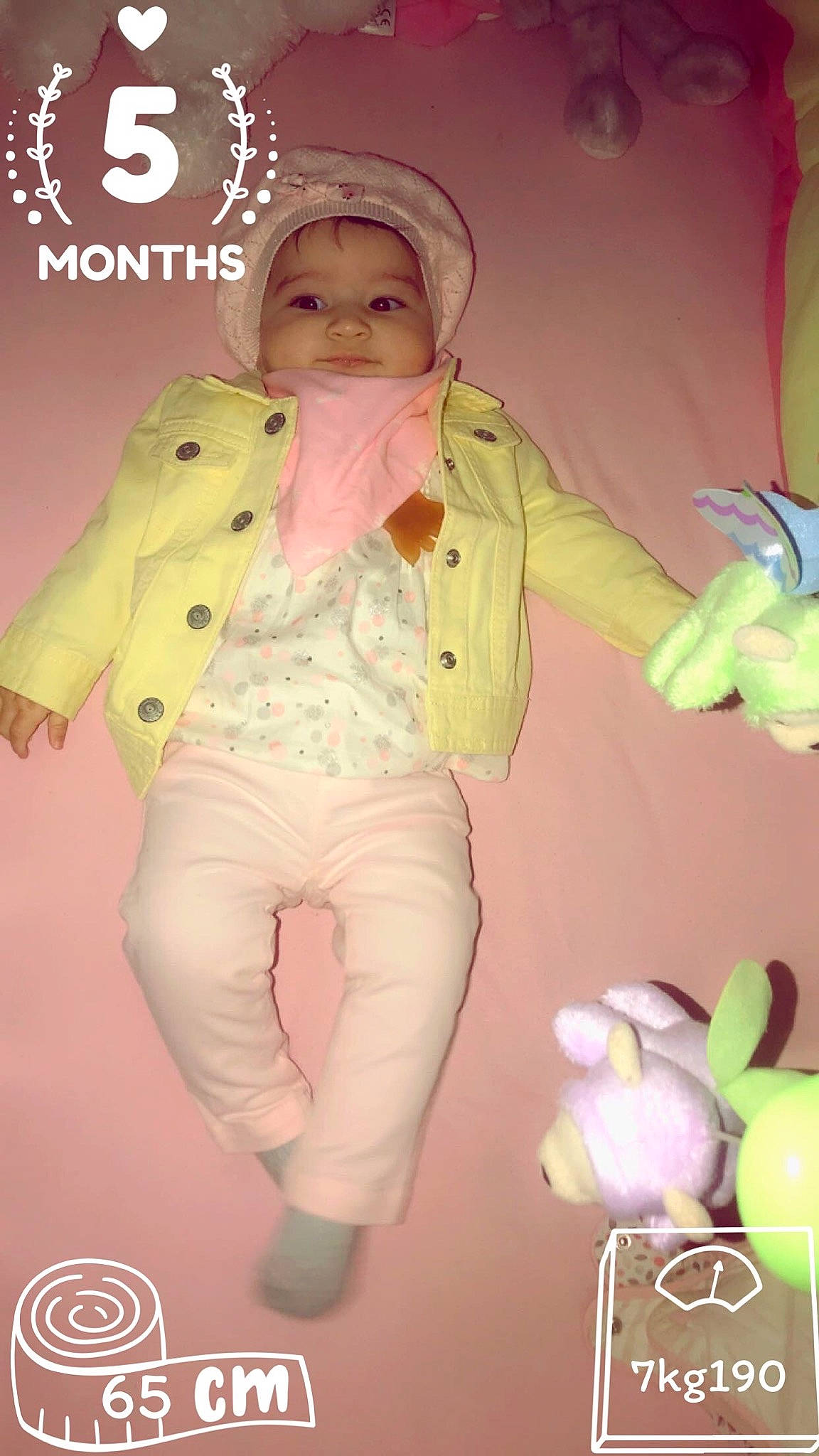 Nélia participe au concours pour gagner de l'argent avec cette photo : baby_toddler_clothing, fashion_design, fur, happy, hat, headwear, illustration, jacket, magenta, pattern, peach, person, pink, plush, skin, sleeve, stuffed_toy, suit, textile, thigh