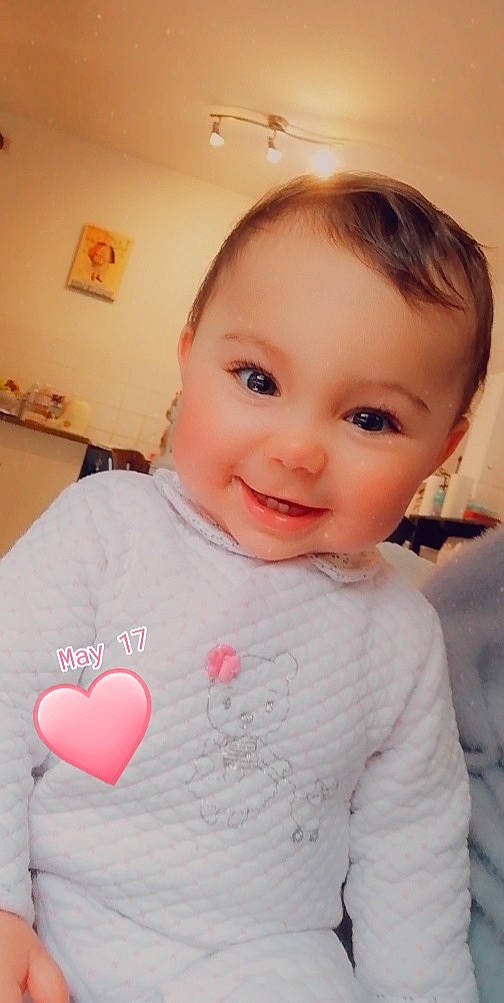 Rose a rejoint le concours — aidez-le/la à gagner de superbes lots ! cheek, chin, eye, eyebrow, eyelash, facial_expression, forehead, hair, hairstyle, human_body, iris, joy, lip, mouth, neck, nose, person, shoulder, skin, sleeve