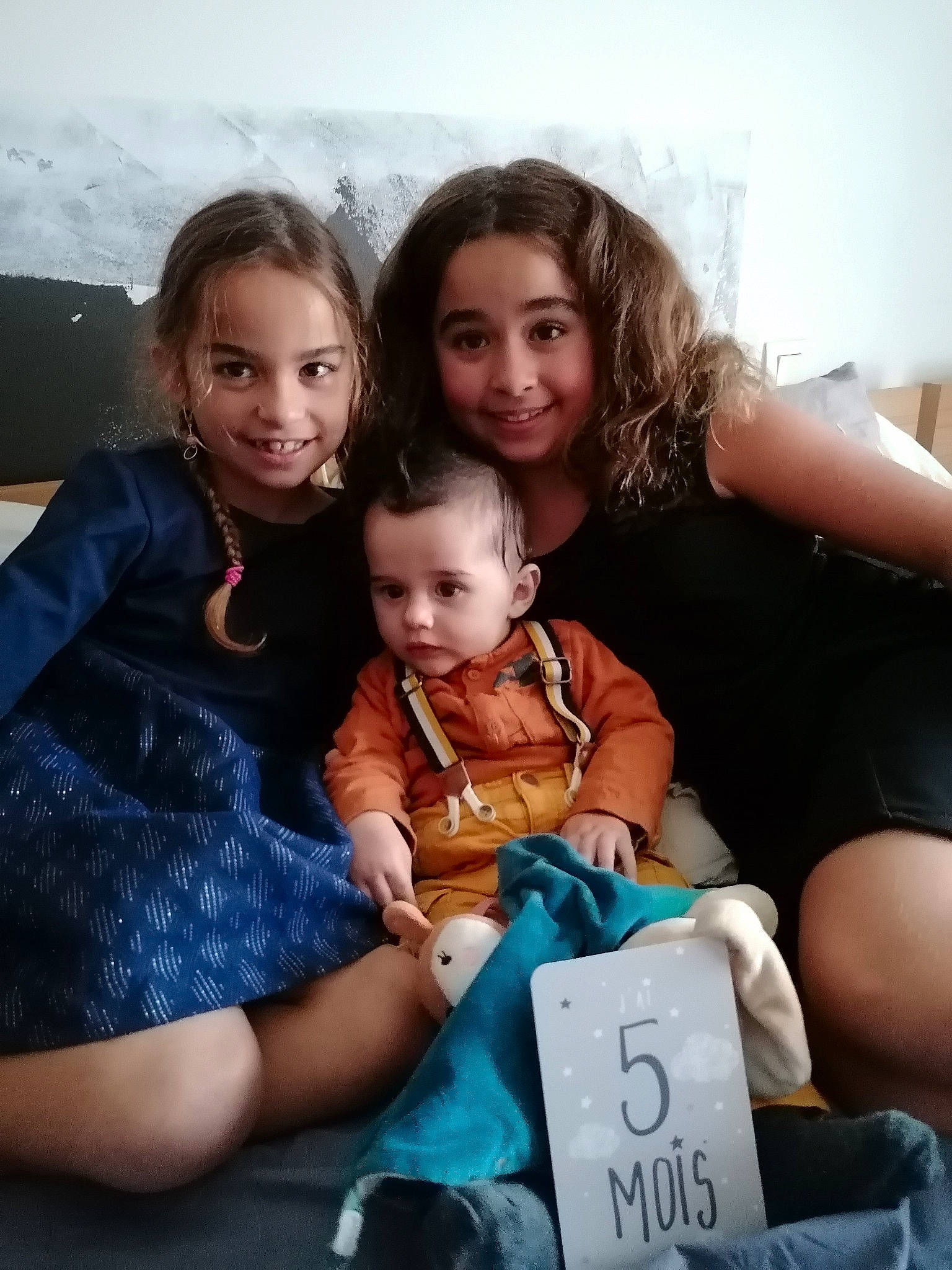 Elina participe au concours pour gagner de l'argent avec cette photo : blond, child, doll, event, eye, facial_expression, fashion, flash_photography, fun, hair, happy, head, iris, jewellery, joy, lap, people, person, sitting, skin