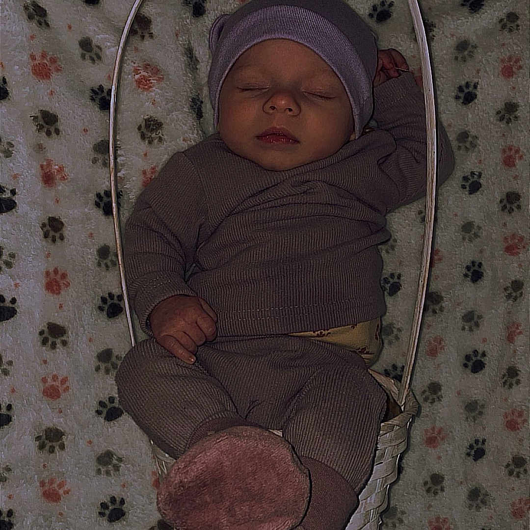 Yuna participe au concours pour gagner de l'argent avec cette photo : baby, bed, bedroom, blanket, bonnet, cap, clothing, cradle, crib, face, furniture, hat, head, infantbed, newborn, person, photography, portrait, sleeping, toy