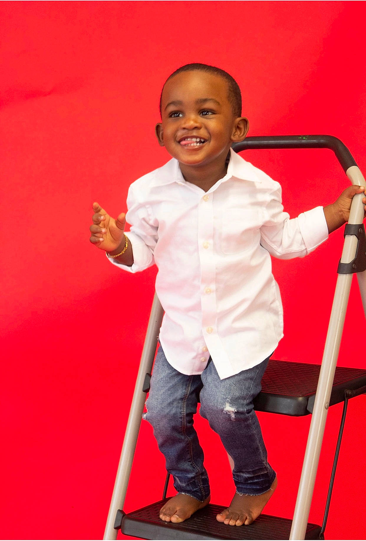 Kasyn is registered to the contest to win money with this photo: balance, child, child_model, cleanliness, joint, joy, knee, laugh, person, product, shoe, sleeve, standing, toddler