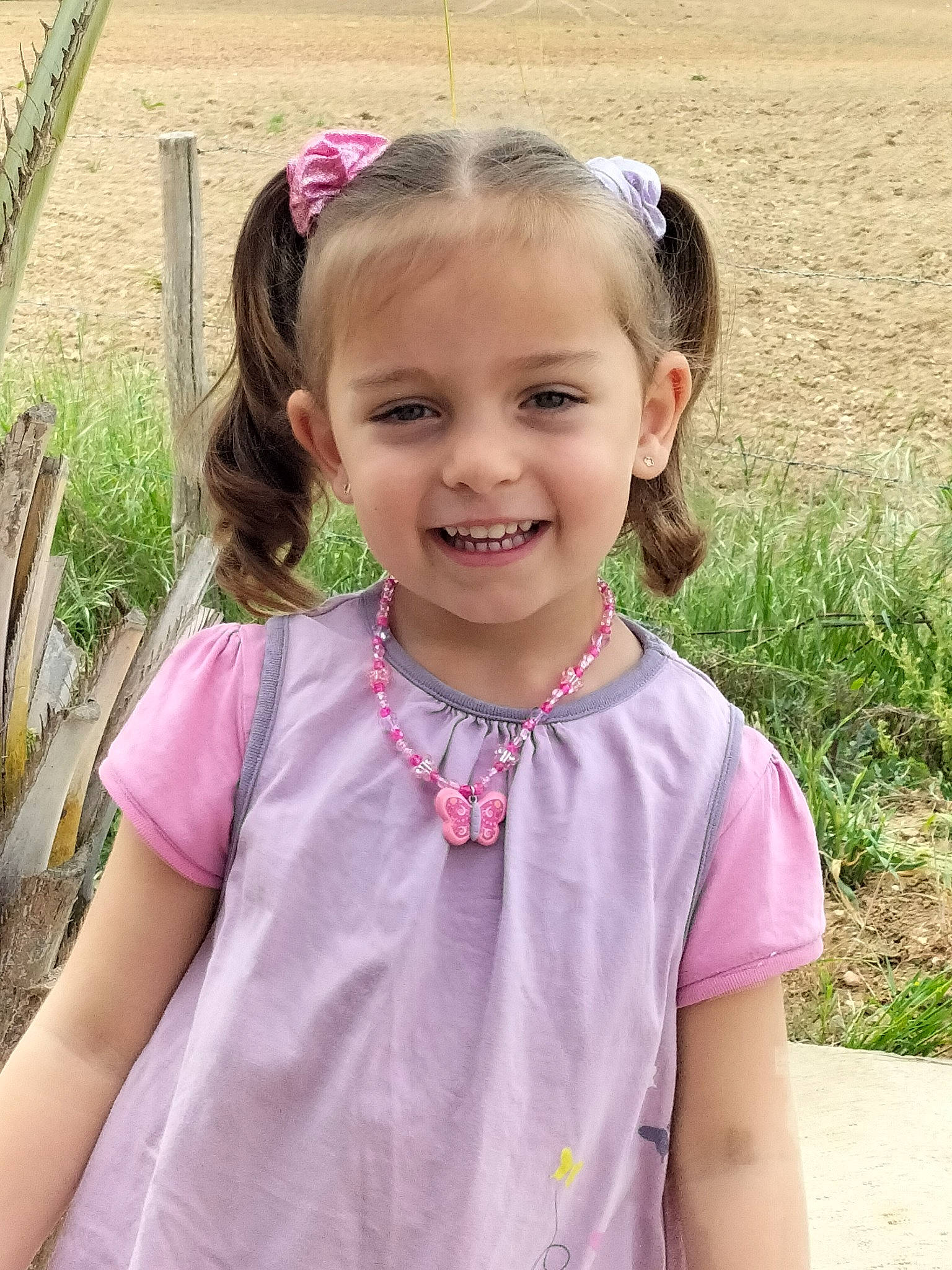 Ylanna participe au concours pour gagner de l'argent avec cette photo : baby_toddler_clothing, child, facial_expression, fun, grass, hairstyle, happy, head, iris, jewellery, joy, magenta, neck, people_in_nature, person, pink, plant, shoulder, skin, sleeve