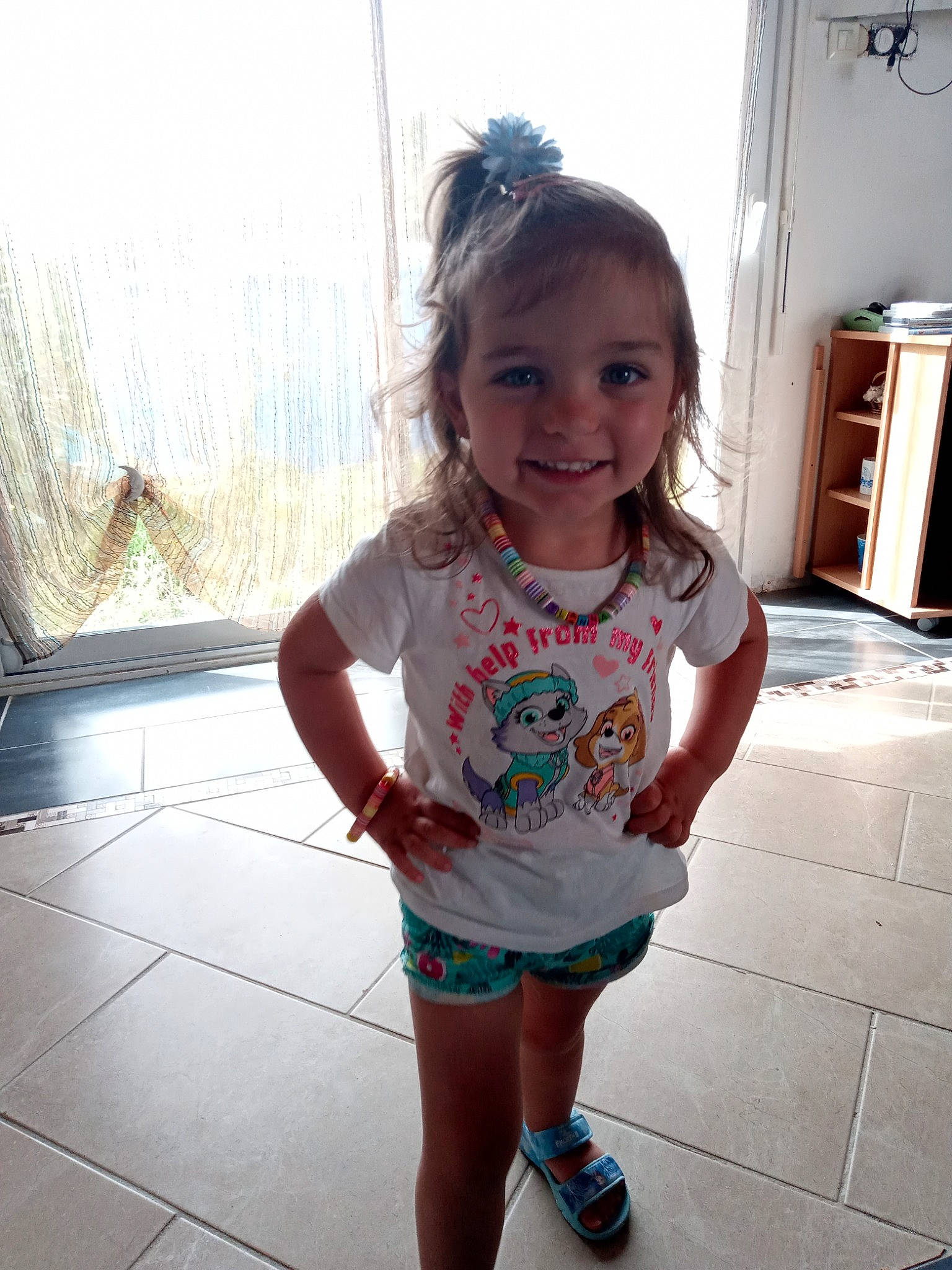 Ylanna participe au concours pour gagner de l'argent avec cette photo : baby_toddler_clothing, chin, clothing, eye, face, facial_expression, hair, happy, human_body, iris, joint, joy, leg, mouth, nose, person, shorts, skin, sleeve, smile